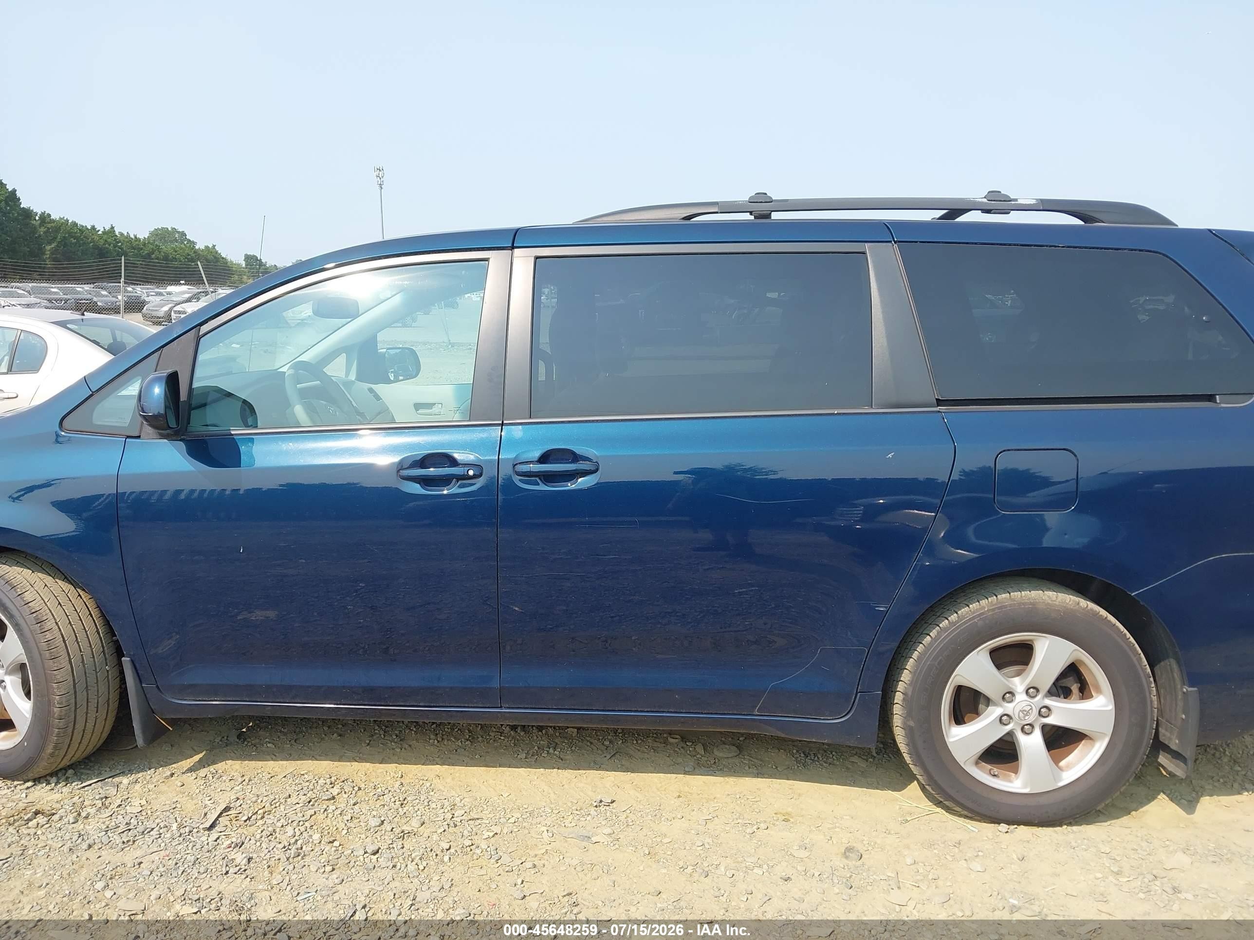 2012 Toyota Sienna Le V6 8 Passenger Синий vin: 5TDKK3DC9CS239198