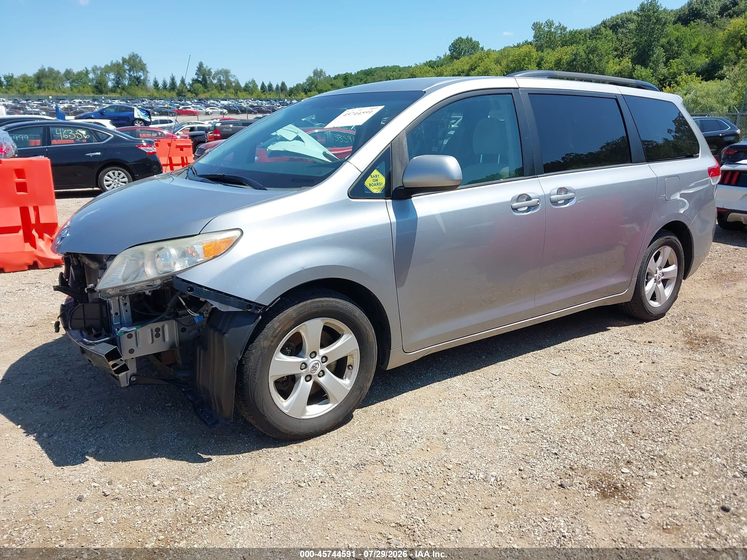 2012 Toyota Sienna Le V6 8 Passenger Silver vin: 5TDKK3DC9CS241372