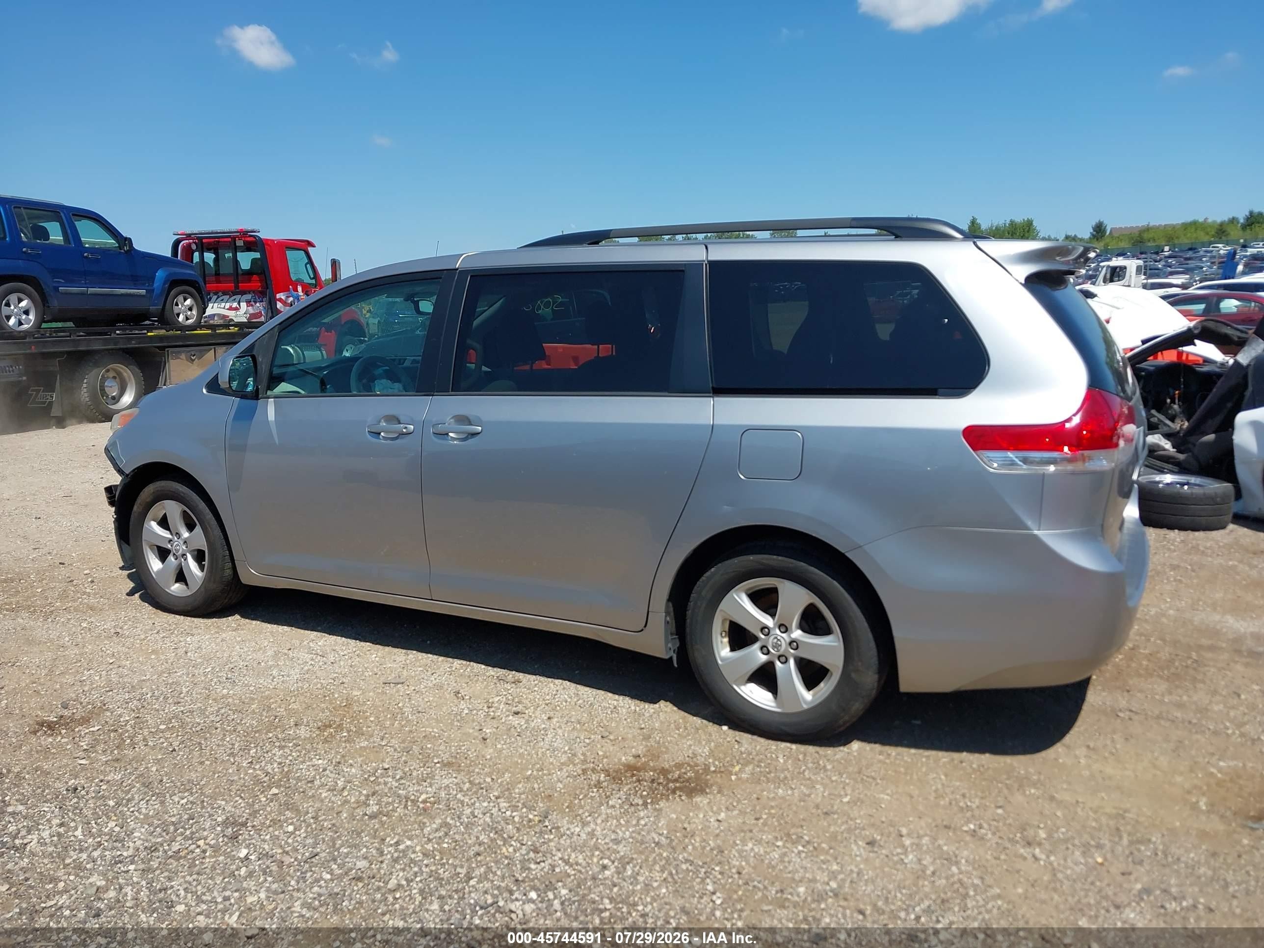 2012 Toyota Sienna Le V6 8 Passenger Silver vin: 5TDKK3DC9CS241372