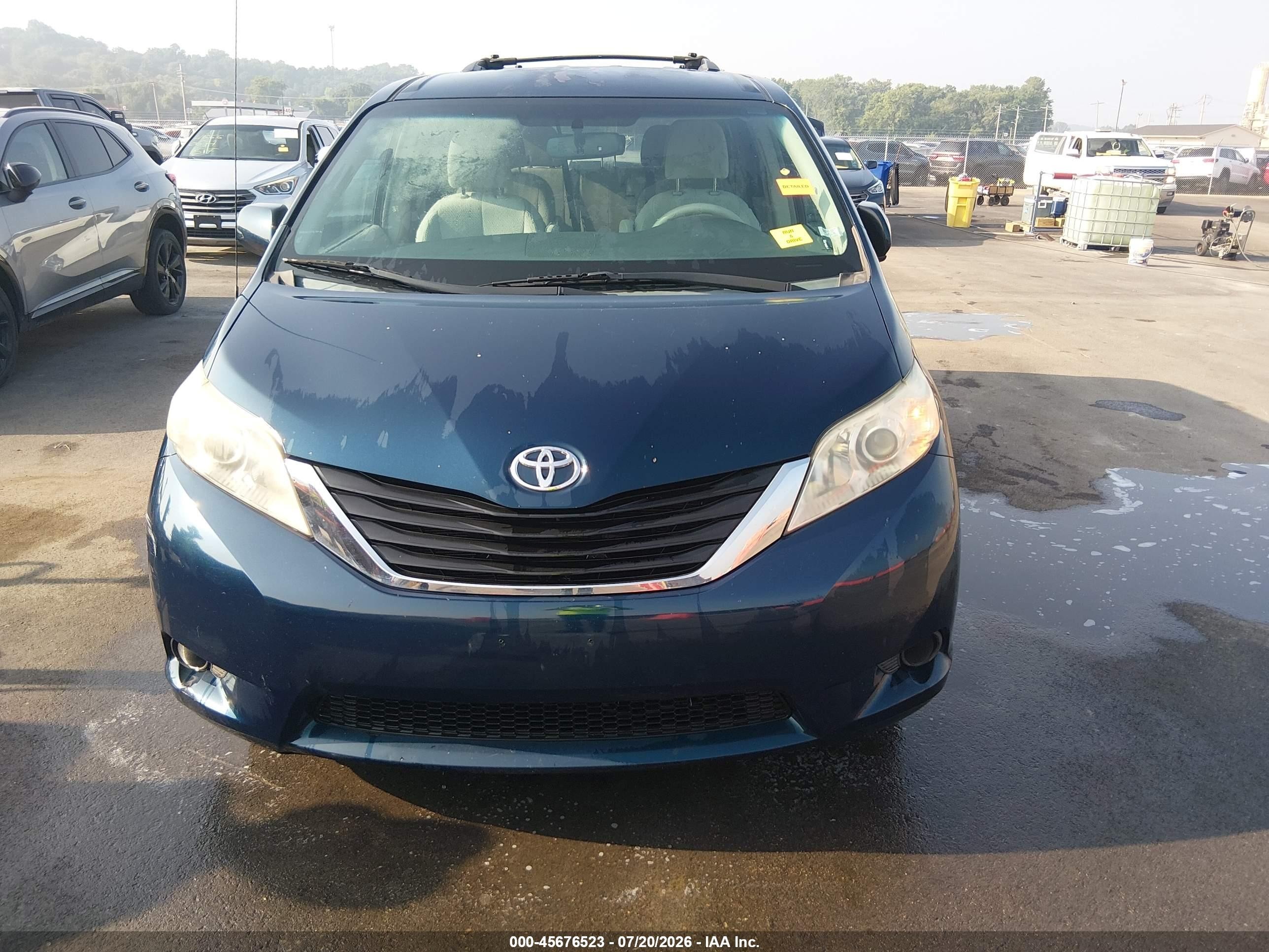 2012 Toyota Sienna Le V6 8 Passenger Blue vin: 5TDKK3DC9CS249651