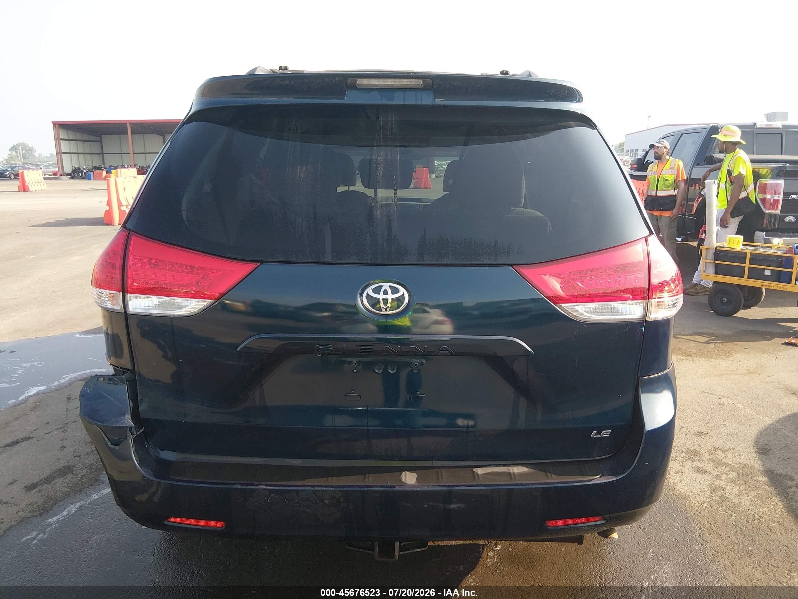 2012 Toyota Sienna Le V6 8 Passenger Blue vin: 5TDKK3DC9CS249651