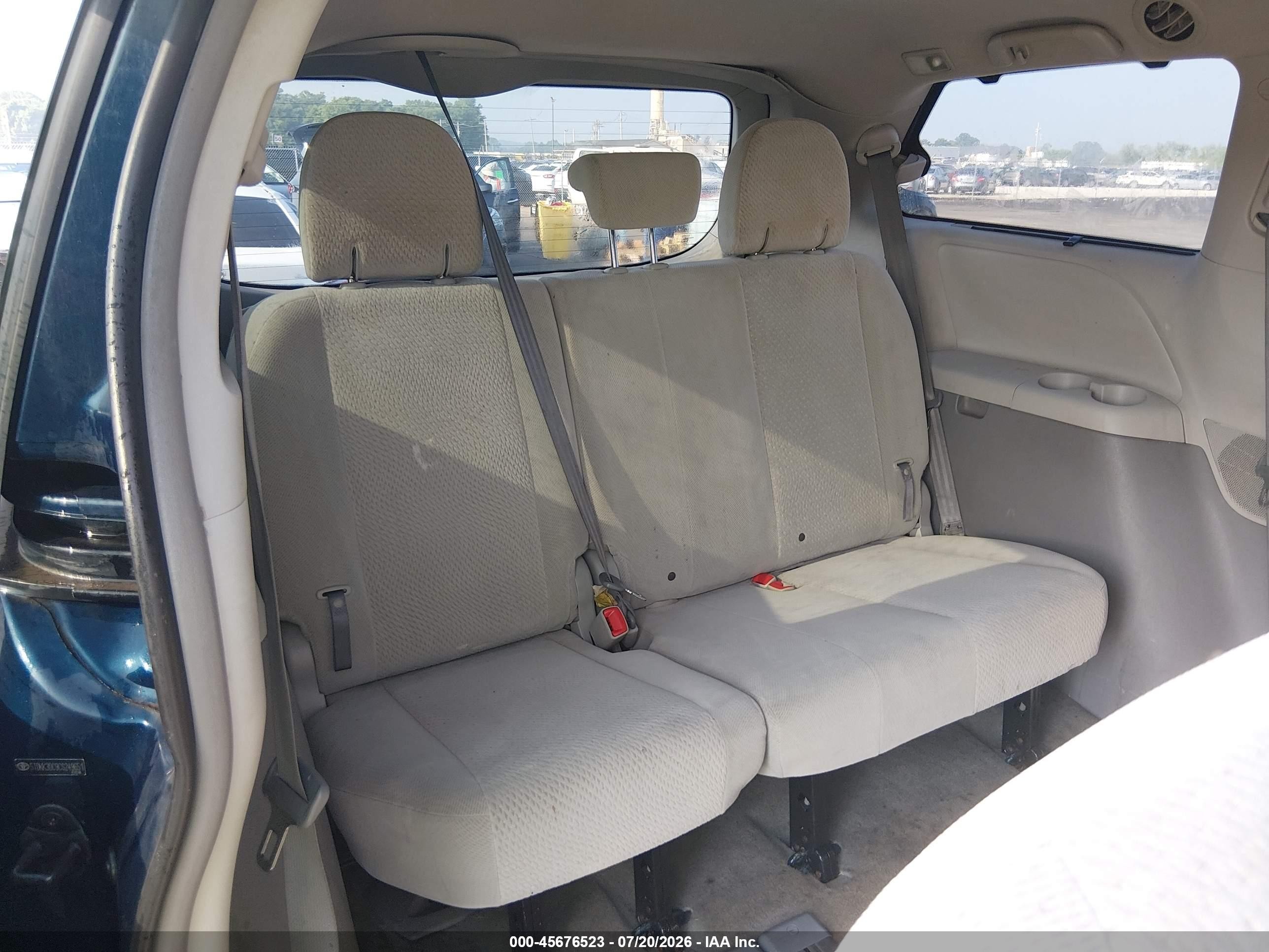 2012 Toyota Sienna Le V6 8 Passenger Blue vin: 5TDKK3DC9CS249651