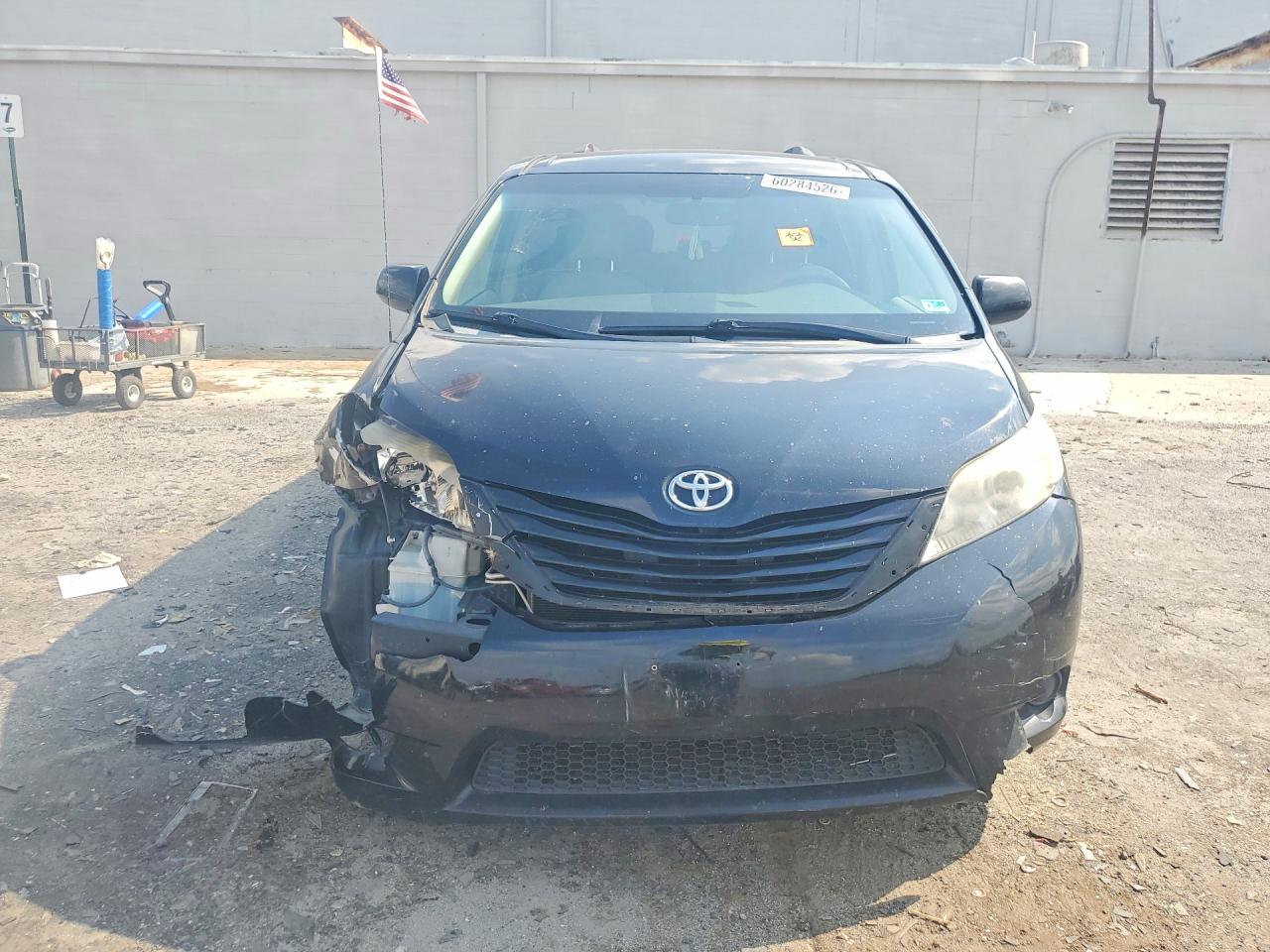 2012 Toyota Sienna Le Black vin: 5TDKK3DC9CS271486