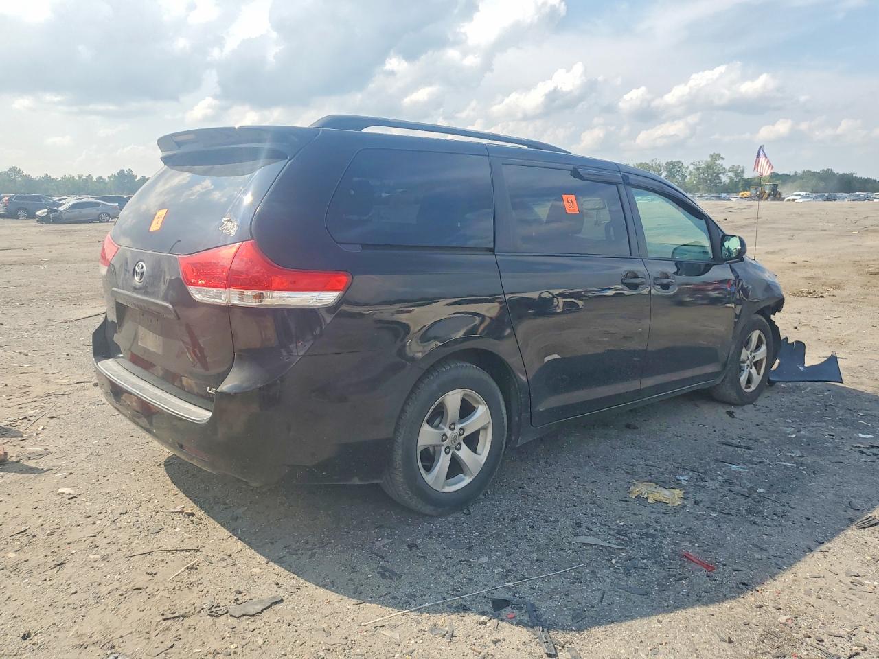 2012 Toyota Sienna Le Black vin: 5TDKK3DC9CS271486