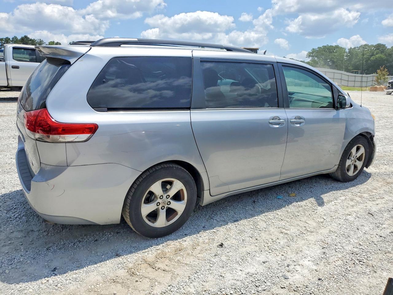 2012 Toyota Sienna Le Silver vin: 5TDKK3DC9CS275280