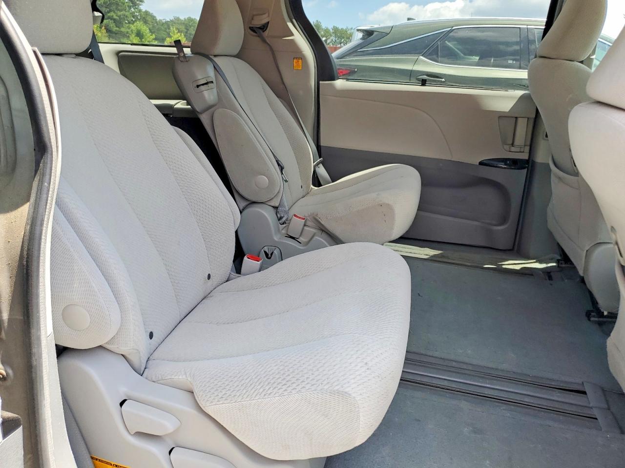 2012 Toyota Sienna Le Silver vin: 5TDKK3DC9CS275280