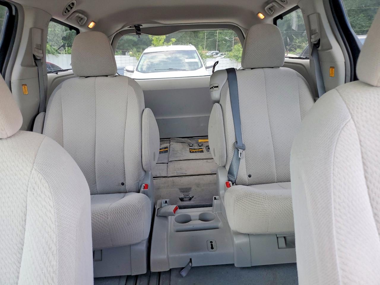 2012 Toyota Sienna Le Silver vin: 5TDKK3DC9CS275280