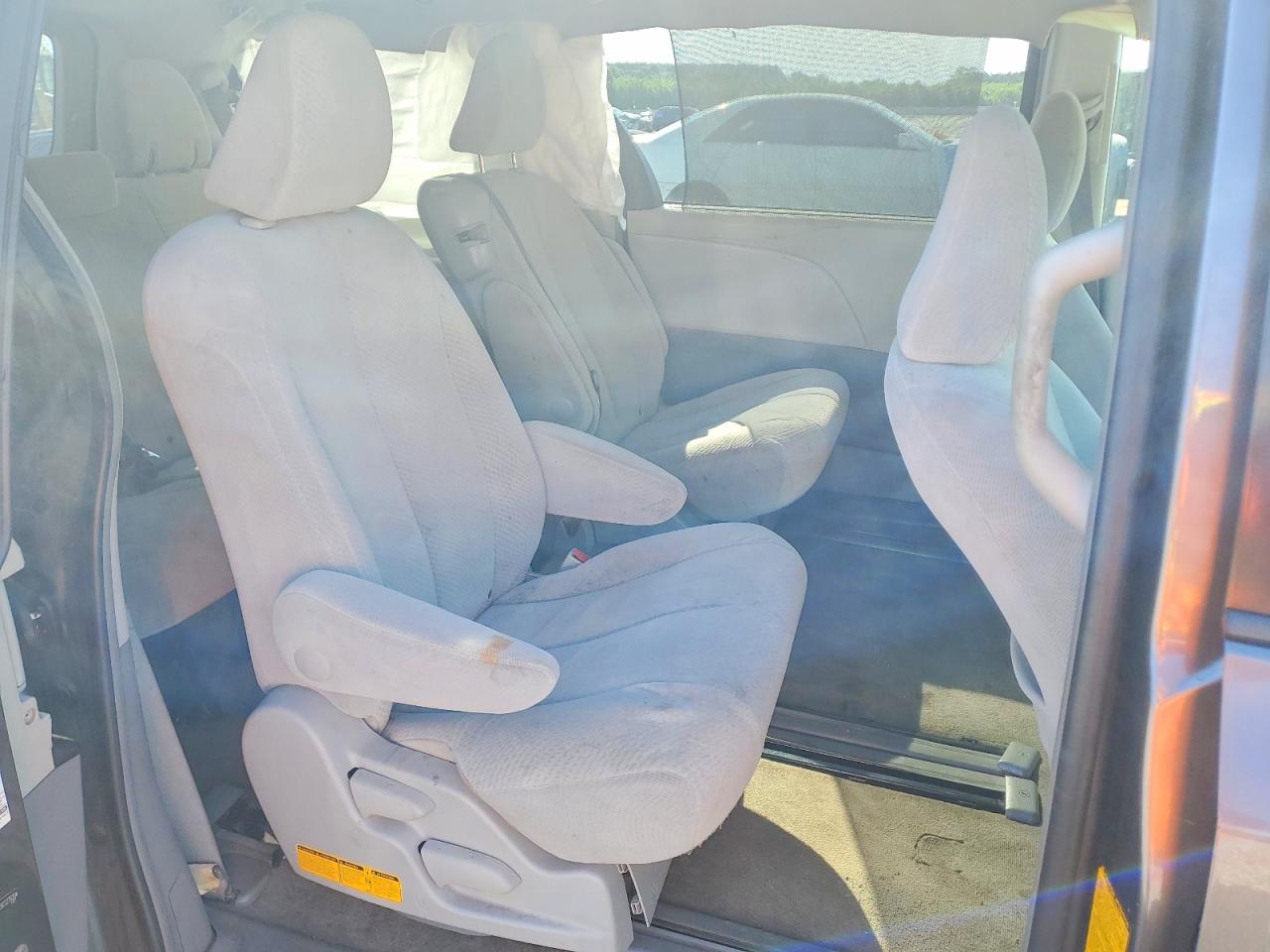 2012 Toyota Sienna Le Gray vin: 5TDKK3DC9CS276204