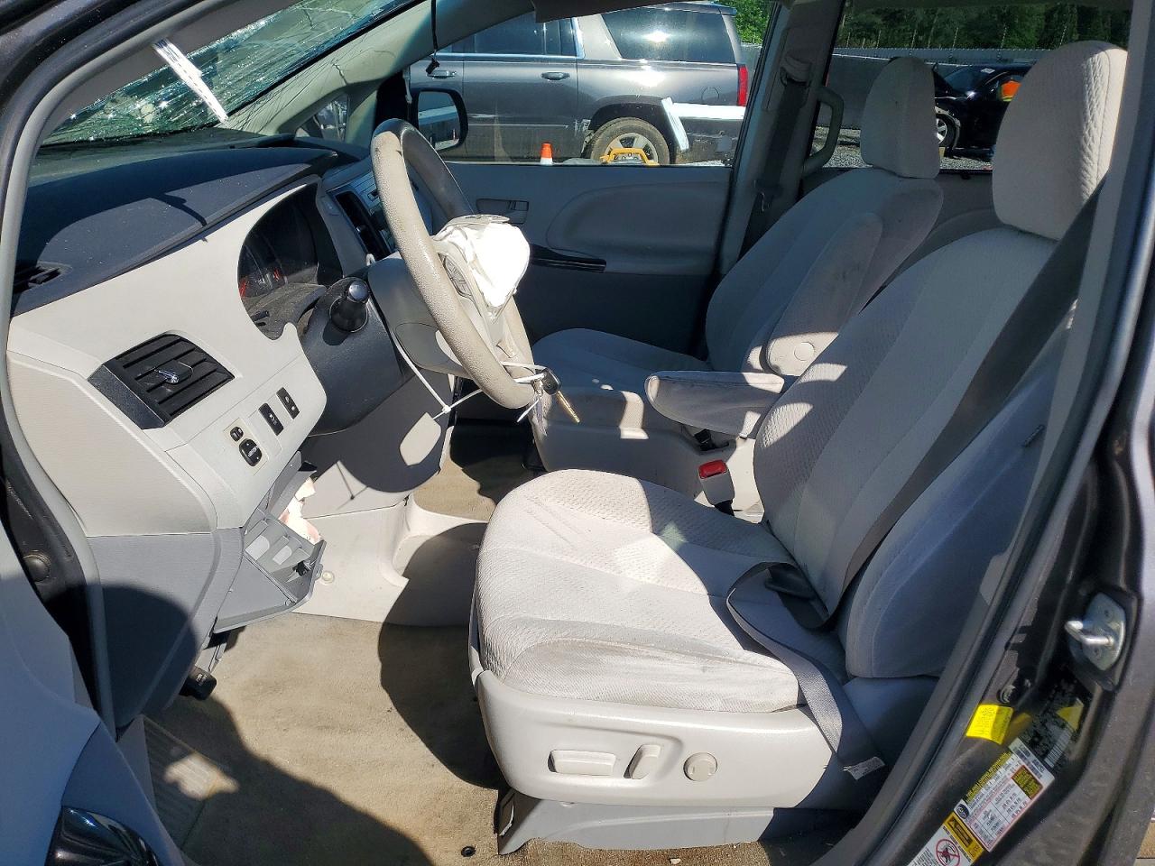 2012 Toyota Sienna Le Gray vin: 5TDKK3DC9CS276204