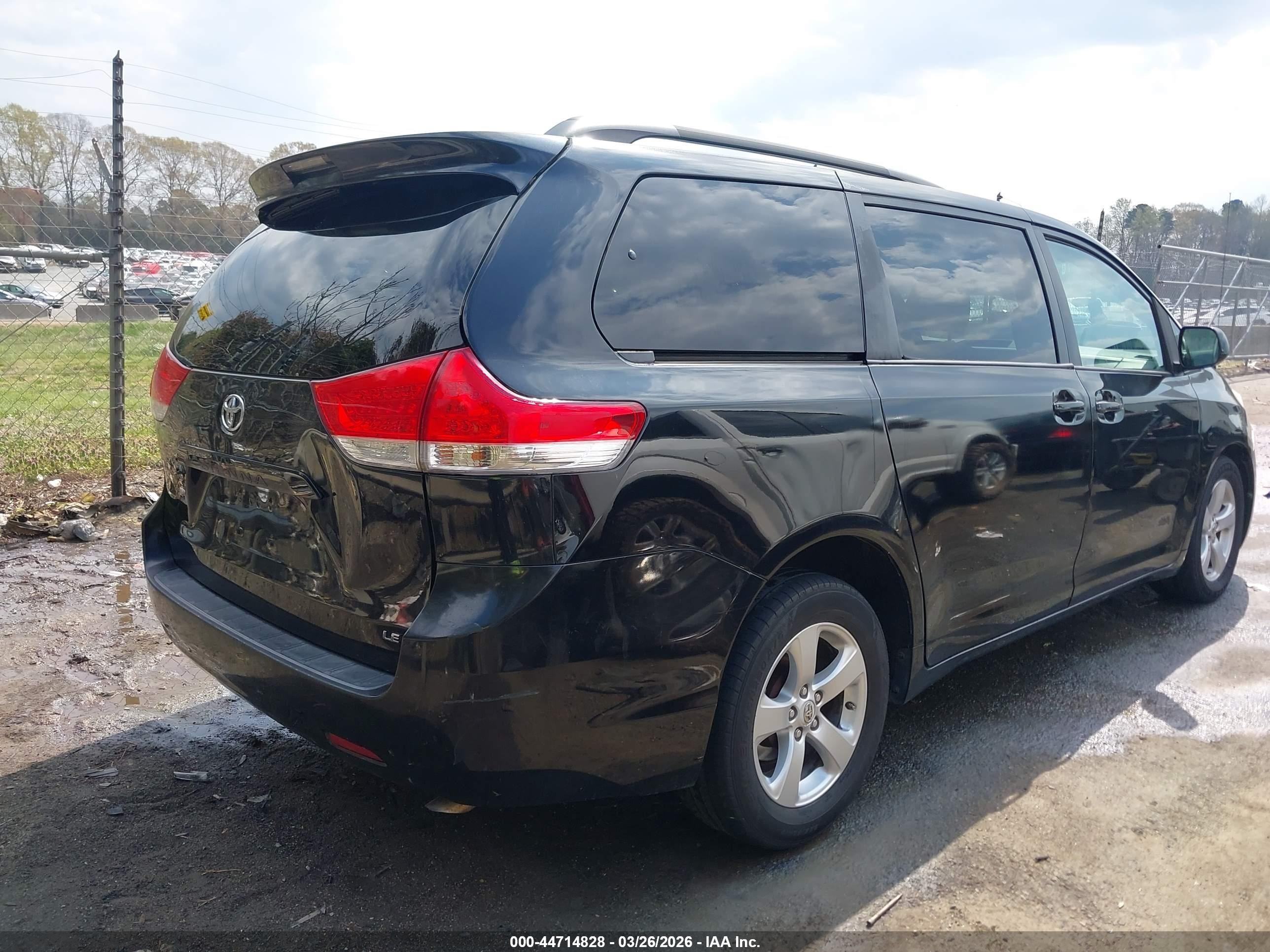 2013 Toyota Sienna Le V6 8 Passenger Black vin: 5TDKK3DC9DS287186
