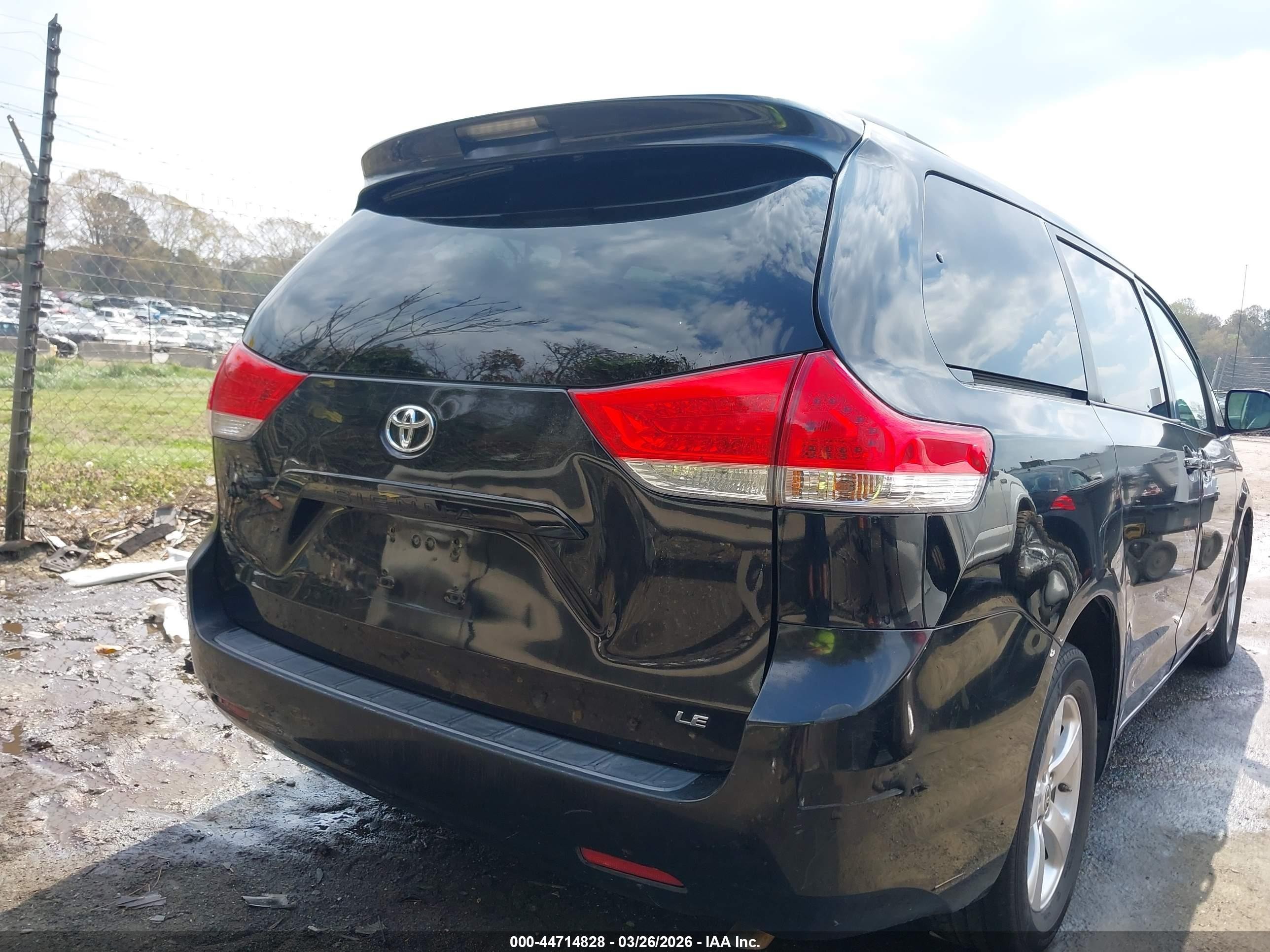 2013 Toyota Sienna Le V6 8 Passenger Black vin: 5TDKK3DC9DS287186