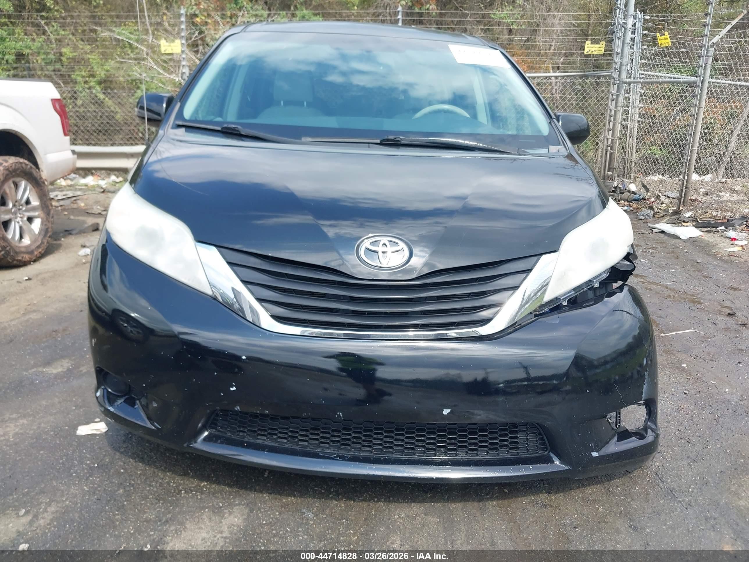 2013 Toyota Sienna Le V6 8 Passenger Black vin: 5TDKK3DC9DS287186