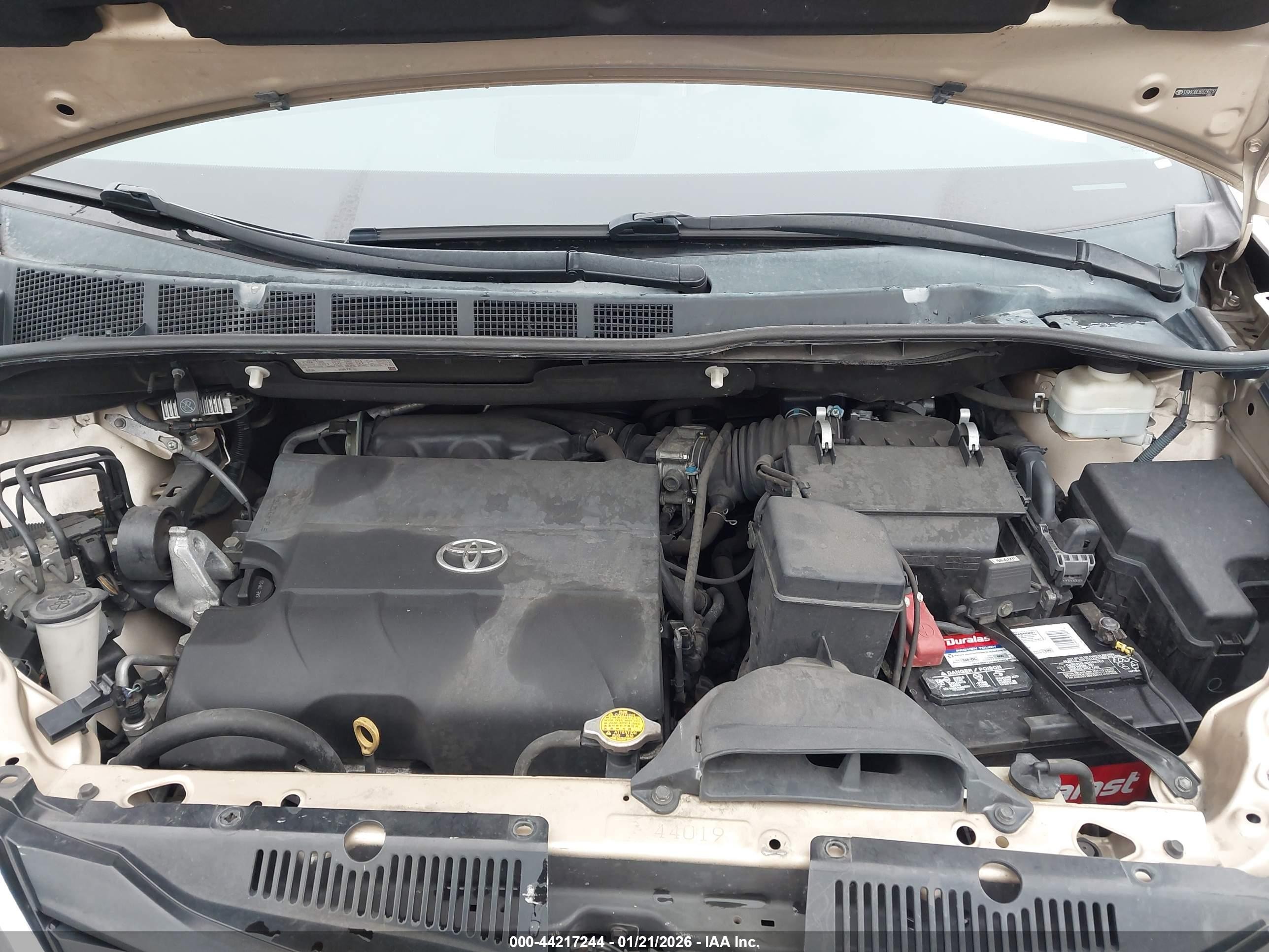 2013 Toyota Sienna   Gold vin: 5TDKK3DC9DS290217