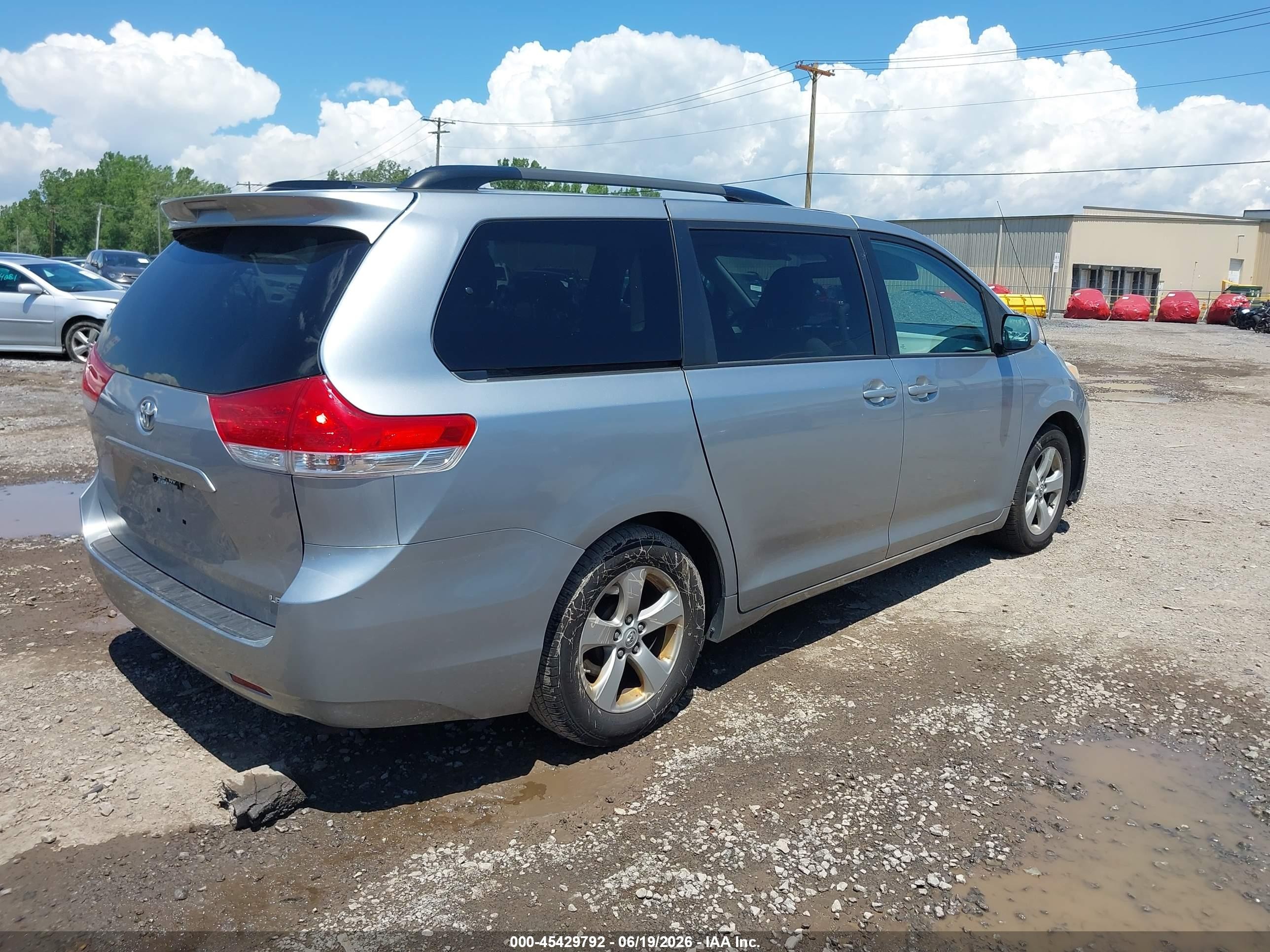 2013 Toyota Sienna Le V6 8 Passenger Silver vin: 5TDKK3DC9DS290332