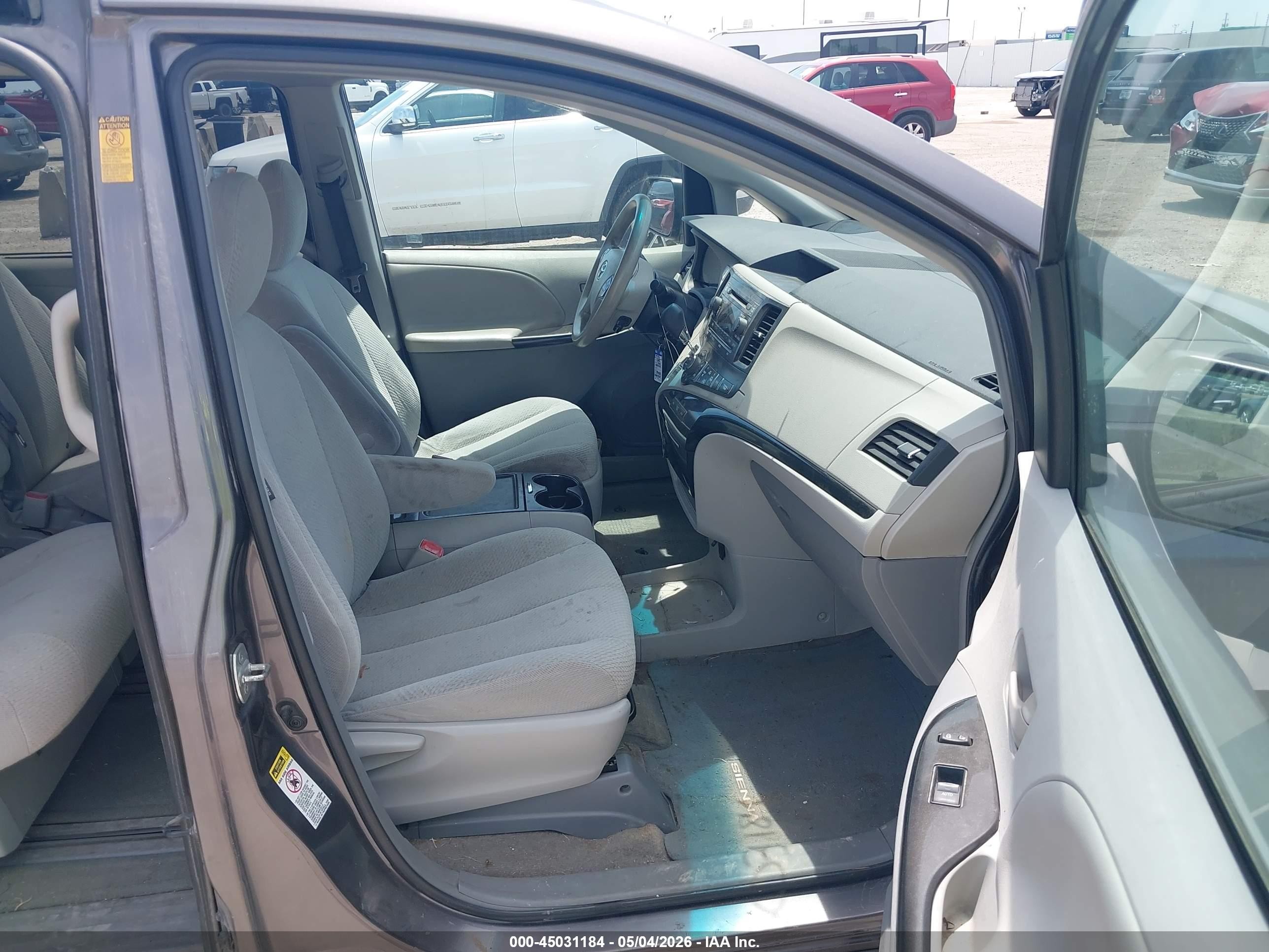 2013 Toyota Sienna Le V6 7 Passenger Auto Access Seat/le V6 8 Passenger Серый vin: 5TDKK3DC9DS296518