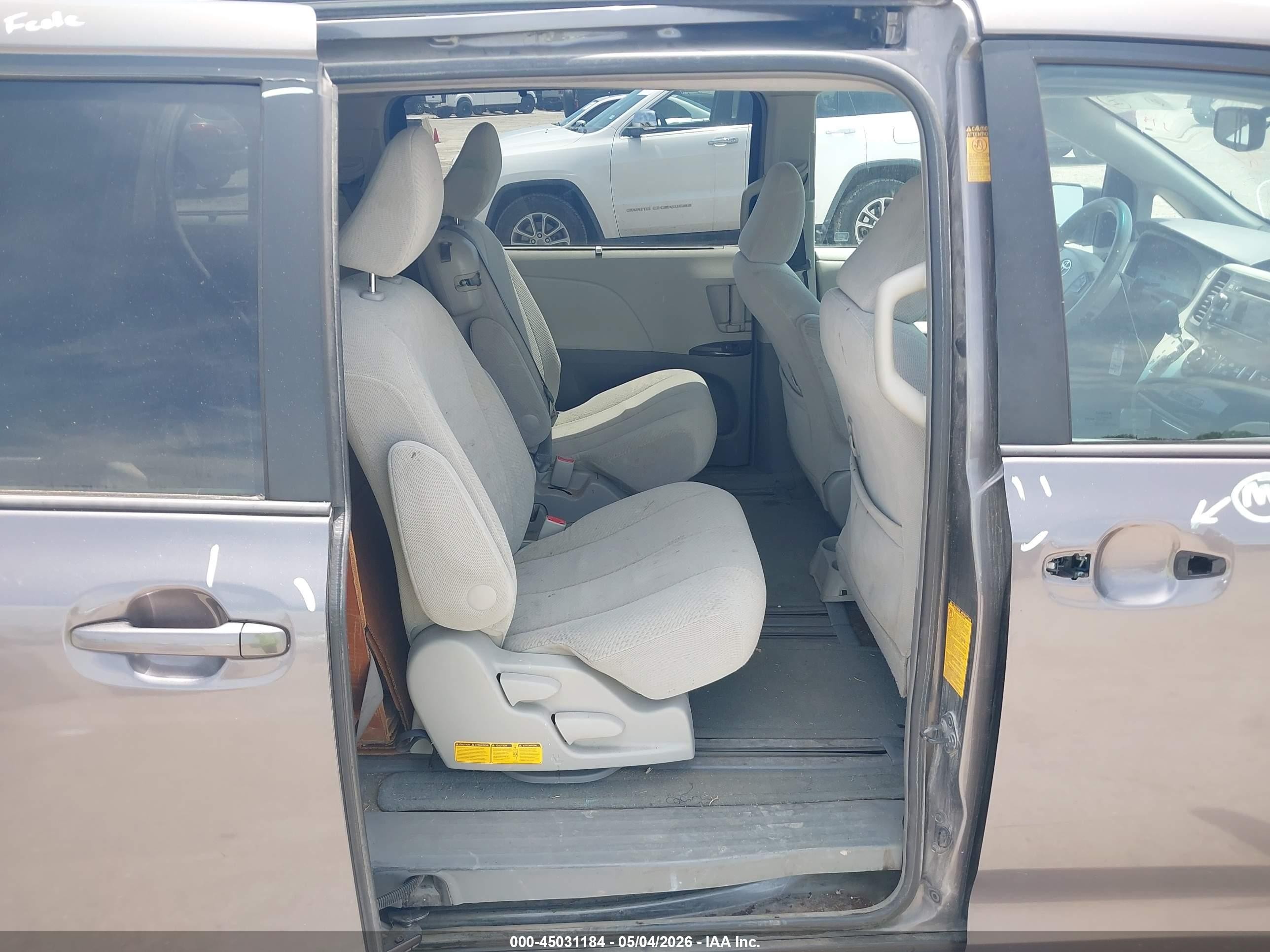 2013 Toyota Sienna Le V6 7 Passenger Auto Access Seat/le V6 8 Passenger Серый vin: 5TDKK3DC9DS296518