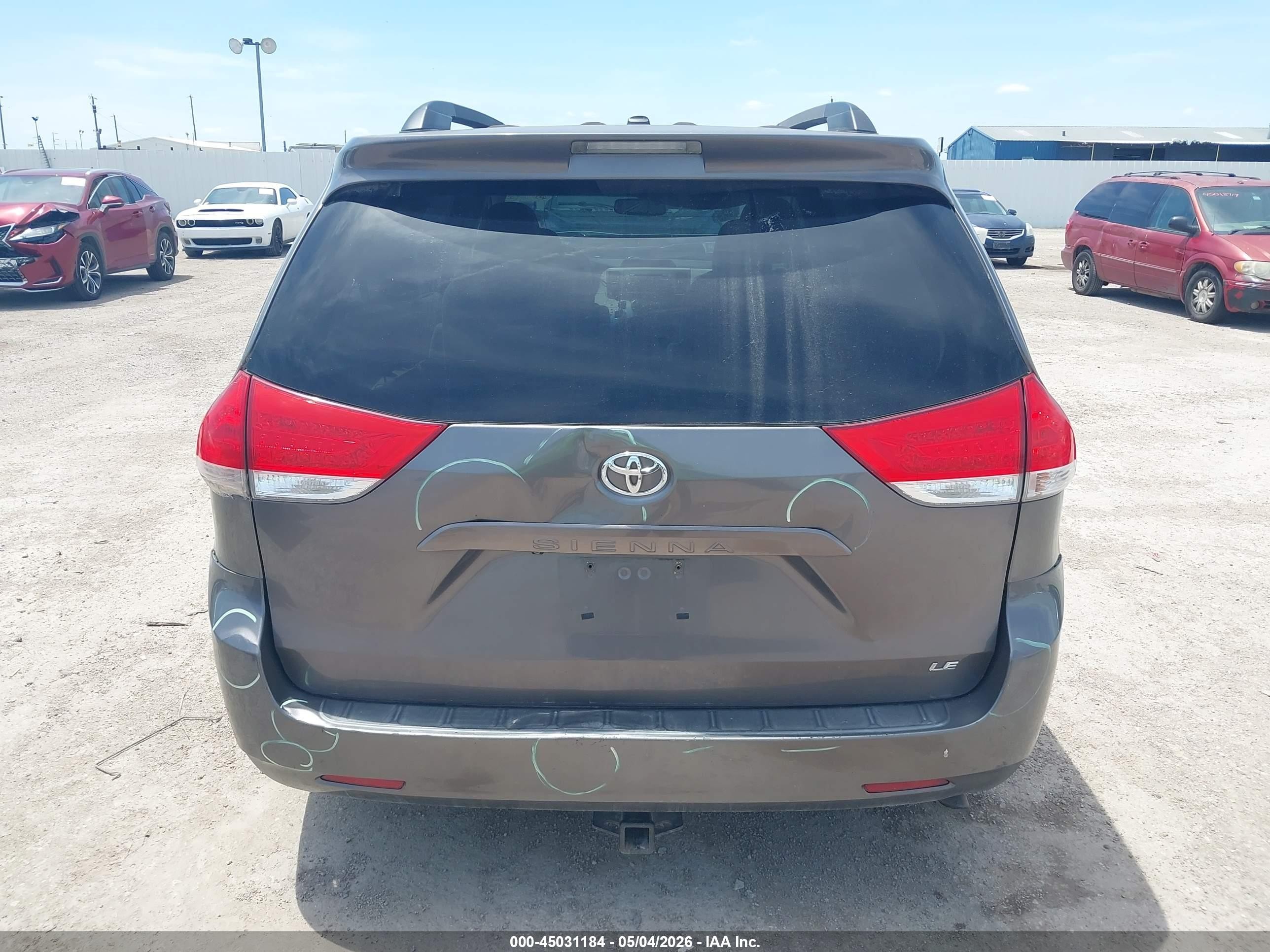 2013 Toyota Sienna Le V6 7 Passenger Auto Access Seat/le V6 8 Passenger Серый vin: 5TDKK3DC9DS296518