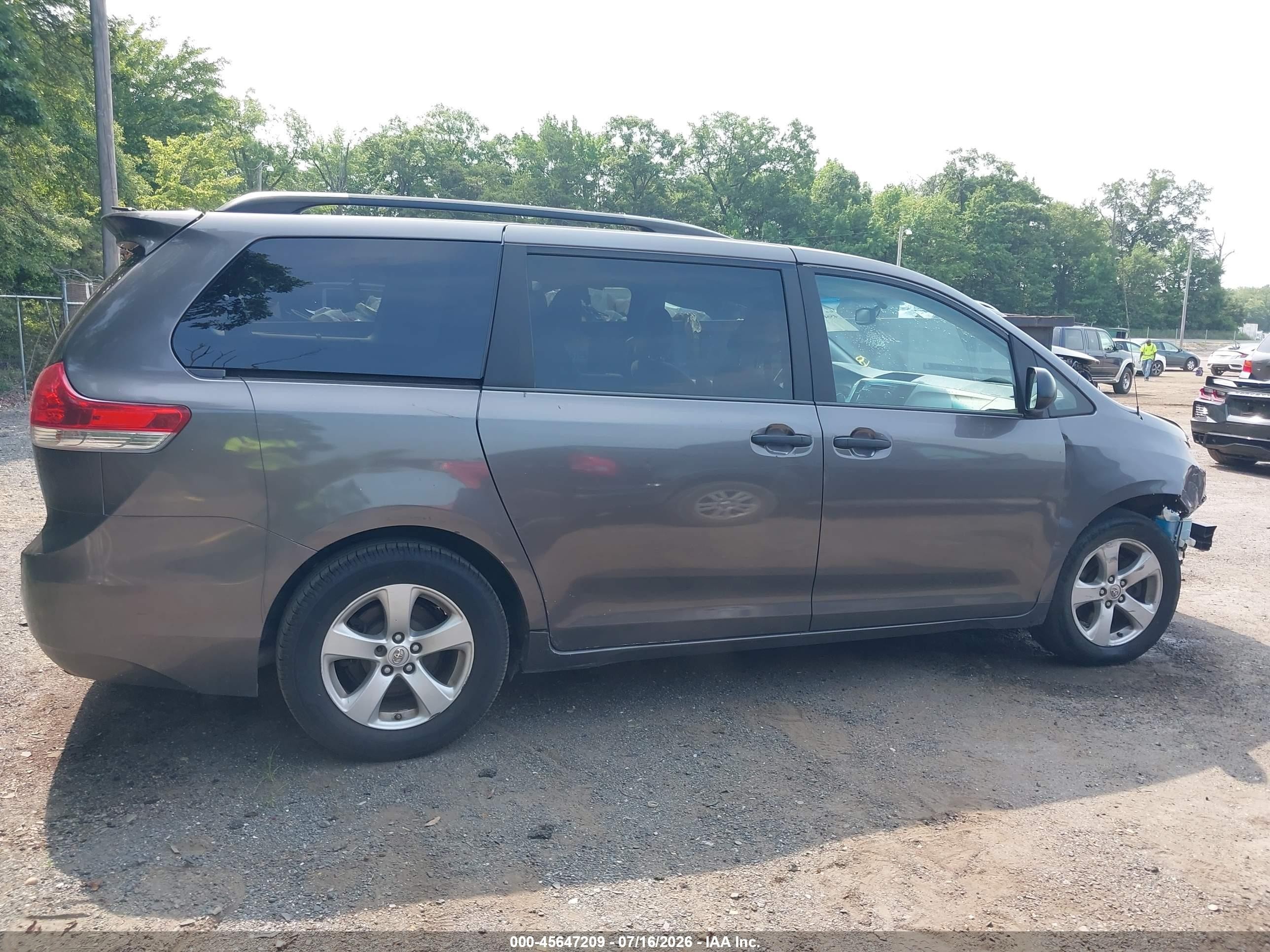 2013 Toyota Sienna Le V6 8 Passenger Gray vin: 5TDKK3DC9DS298799