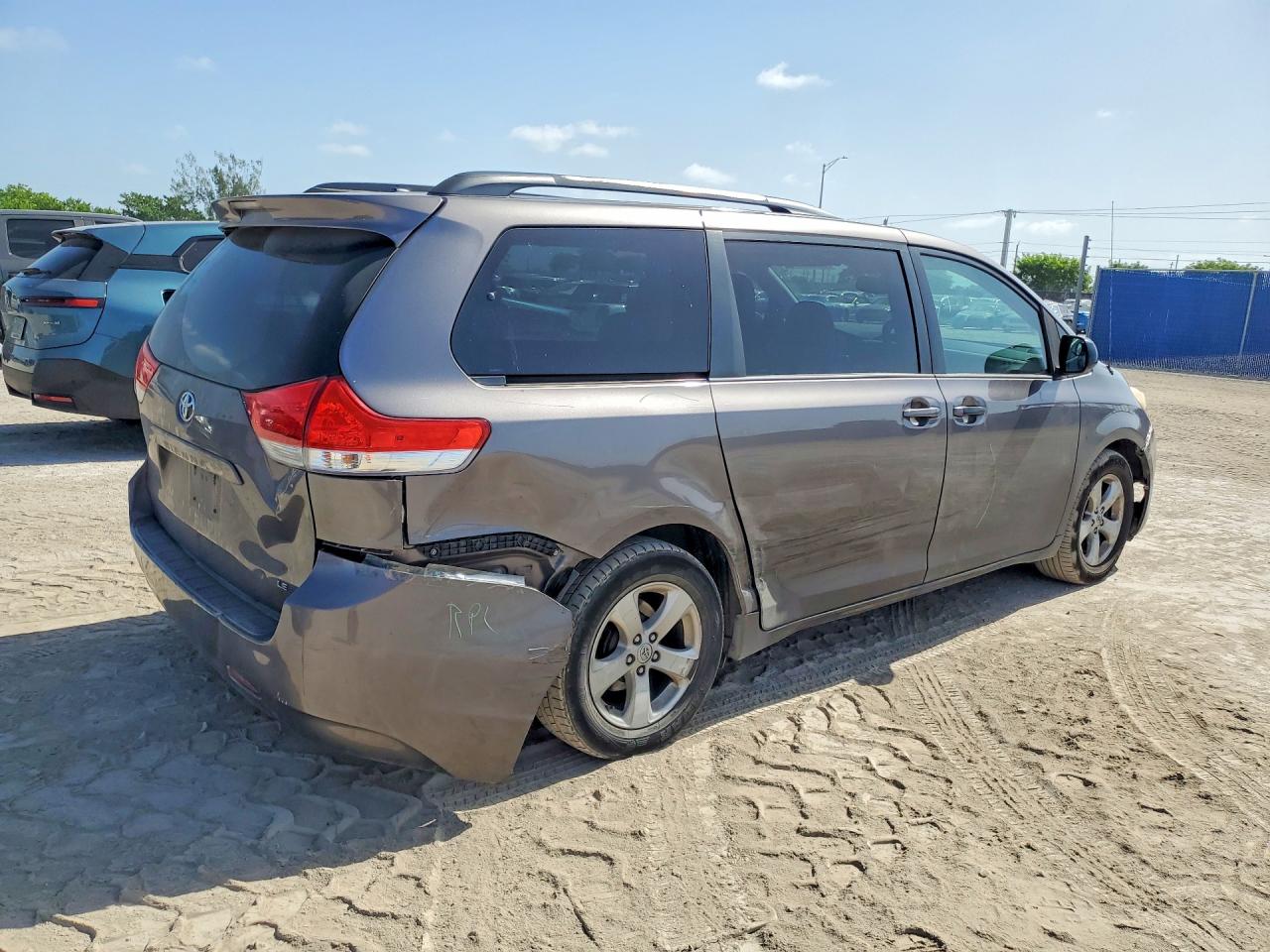 2013 Toyota Sienna Le Gray vin: 5TDKK3DC9DS301779