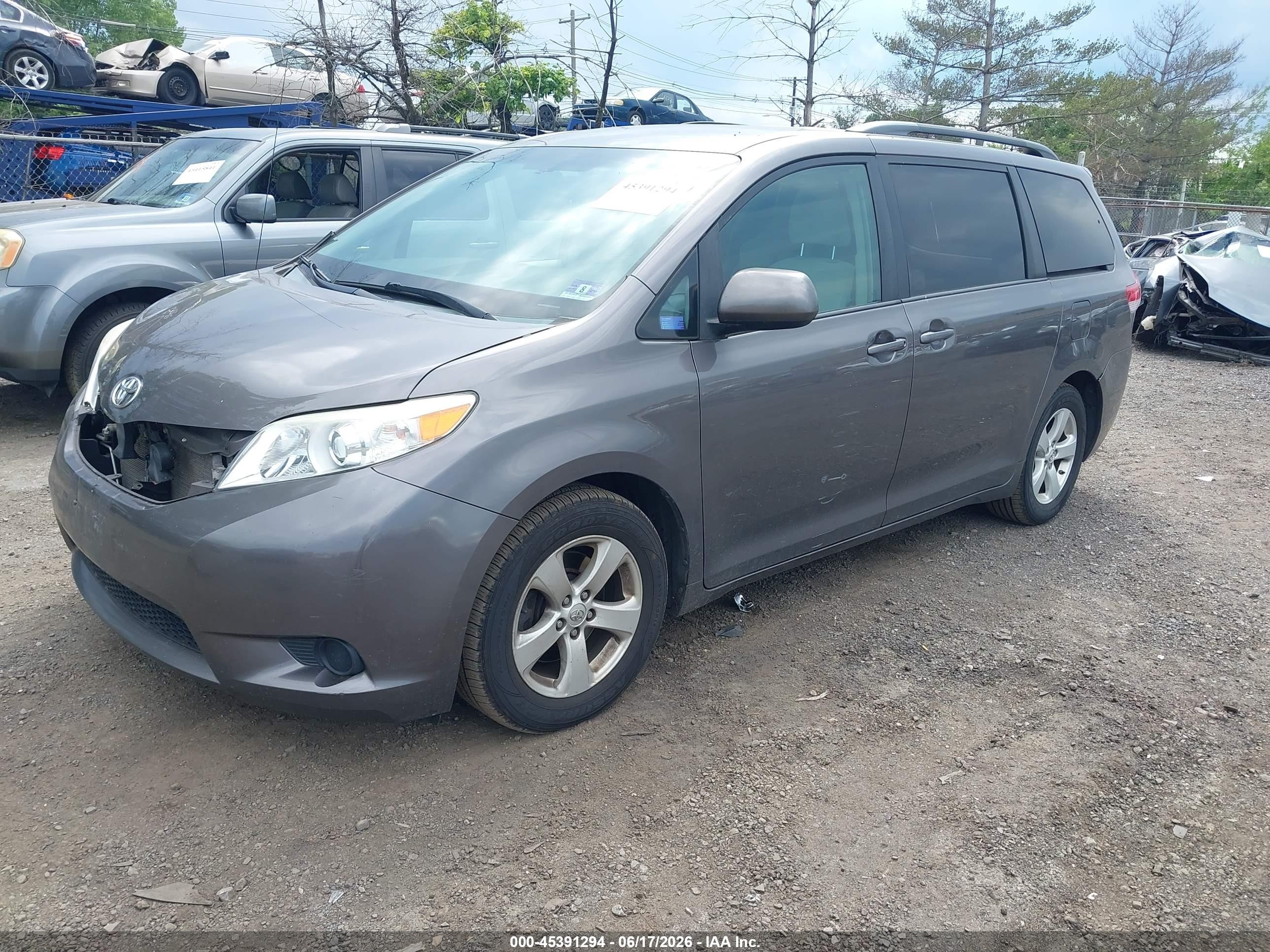 2013 Toyota Sienna Le V6 8 Passenger Gray vin: 5TDKK3DC9DS308635