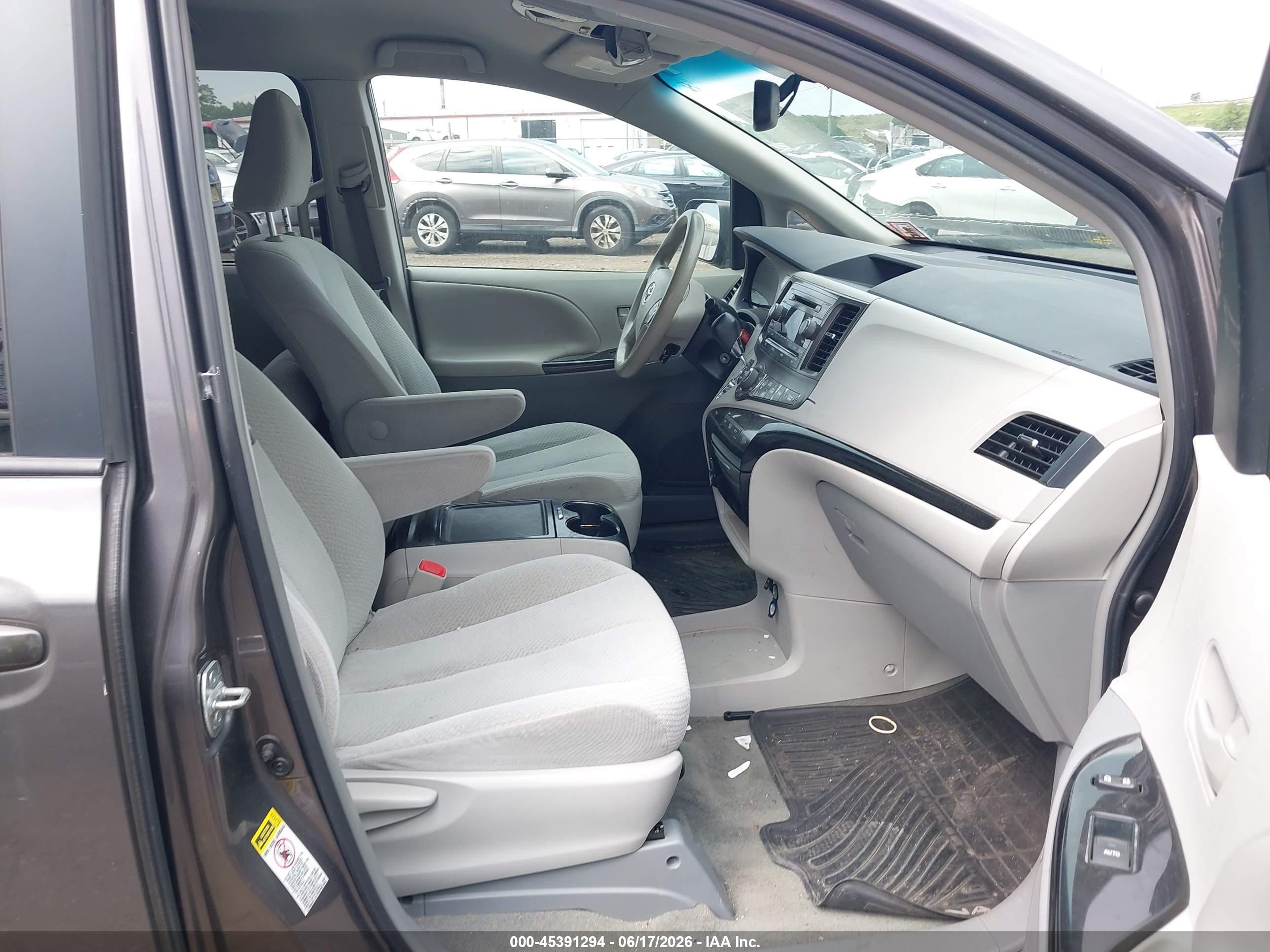 2013 Toyota Sienna Le V6 8 Passenger Gray vin: 5TDKK3DC9DS308635