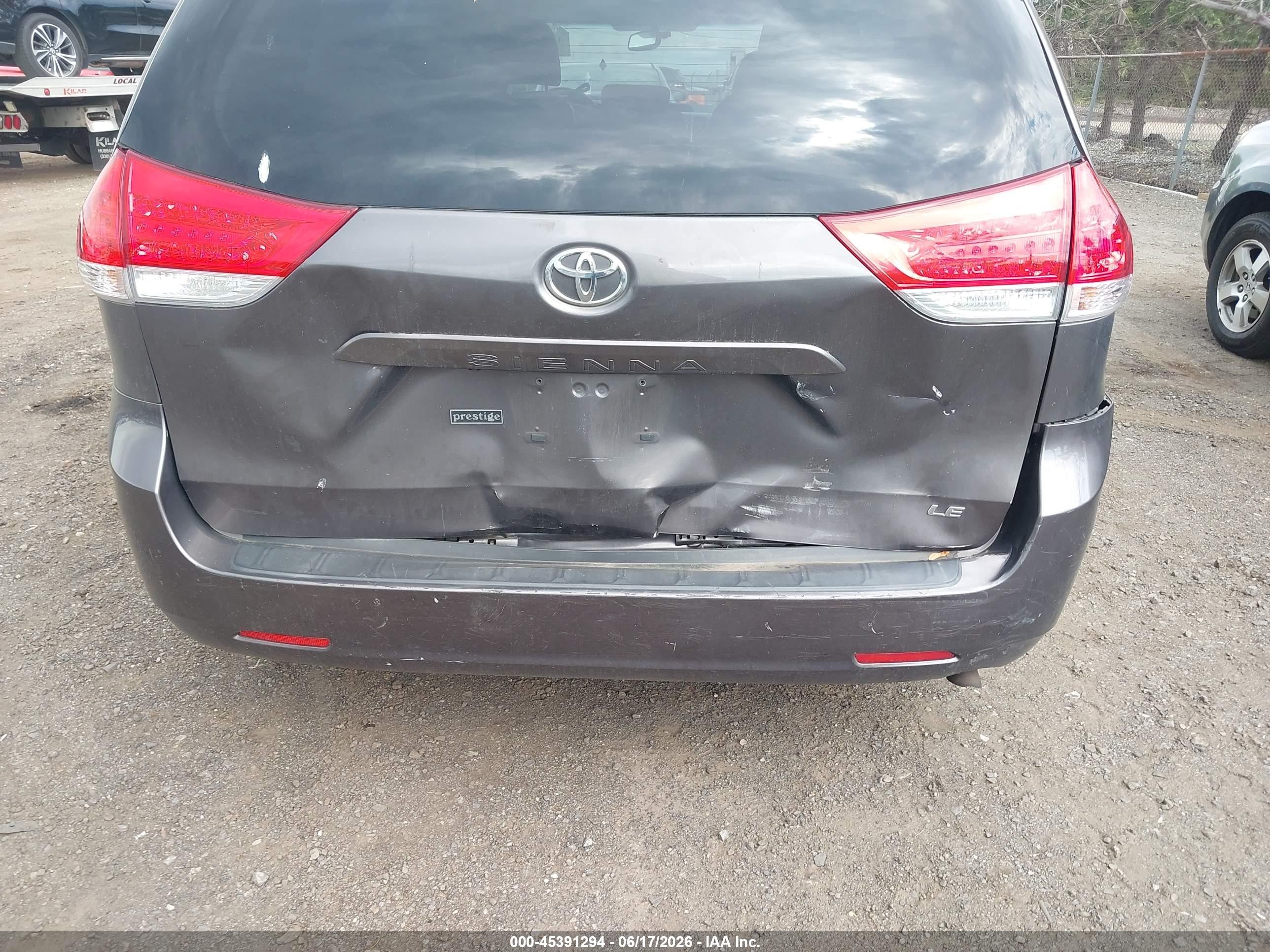 2013 Toyota Sienna Le V6 8 Passenger Gray vin: 5TDKK3DC9DS308635