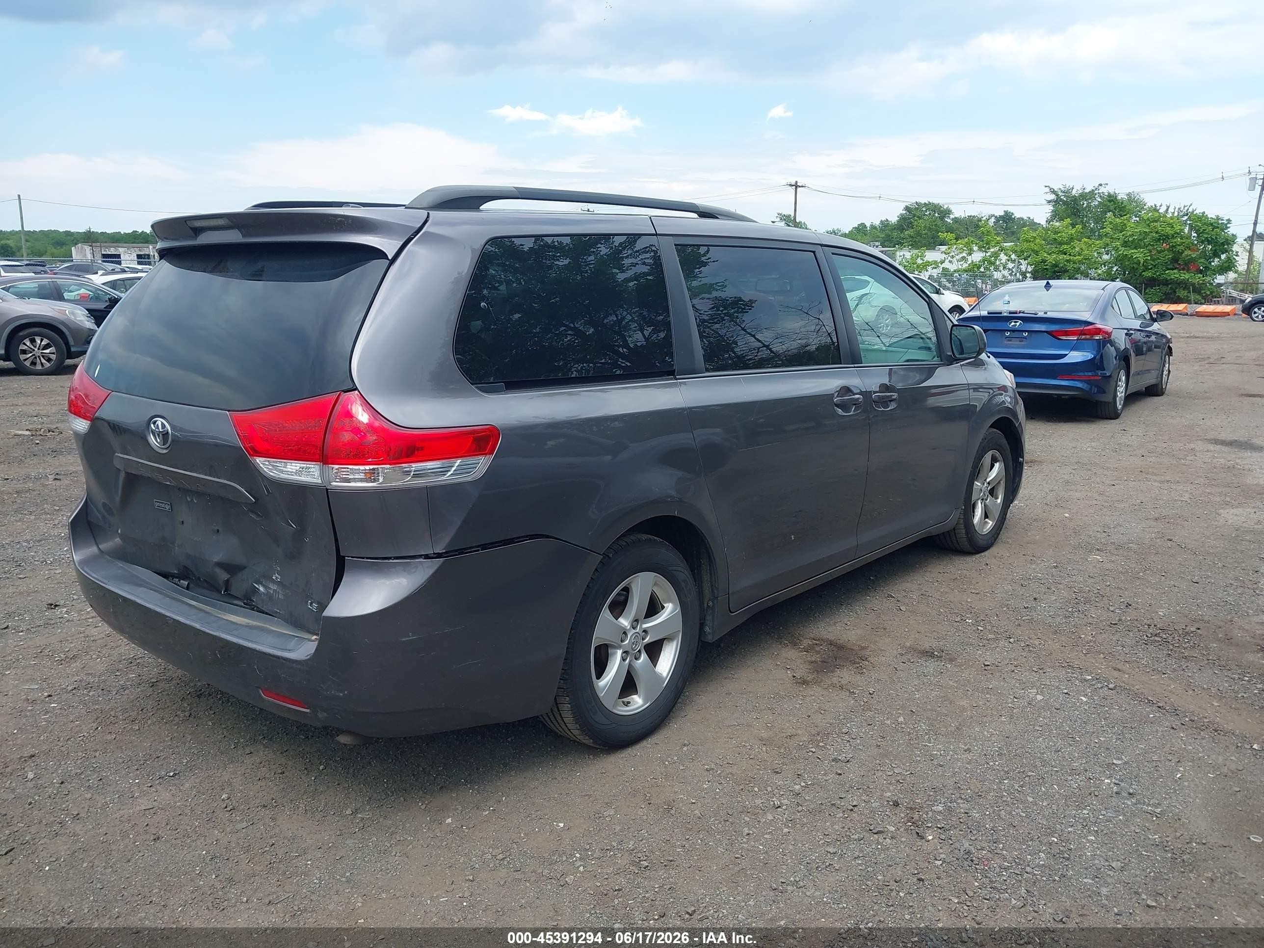 2013 Toyota Sienna Le V6 8 Passenger Gray vin: 5TDKK3DC9DS308635