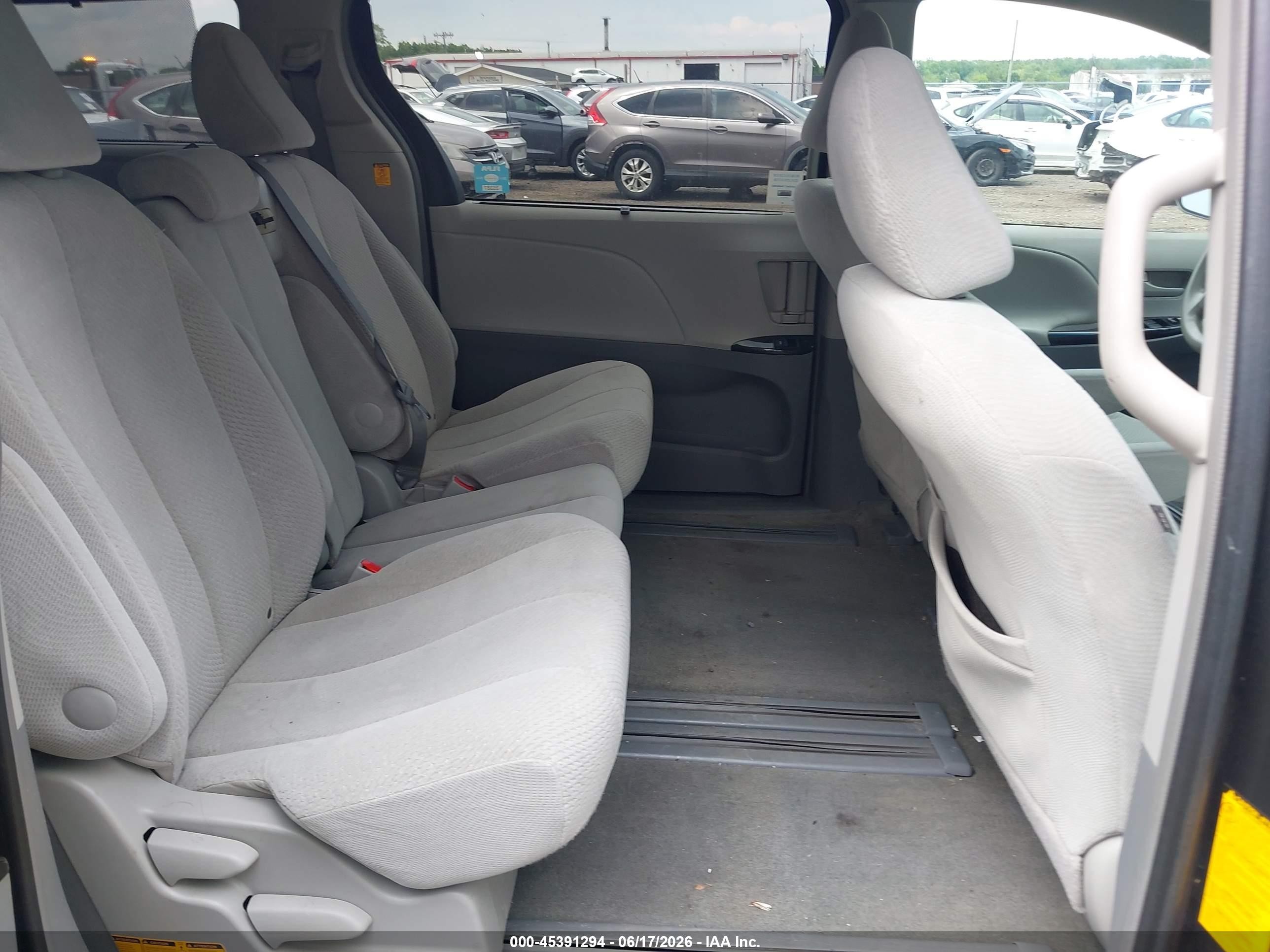 2013 Toyota Sienna Le V6 8 Passenger Gray vin: 5TDKK3DC9DS308635