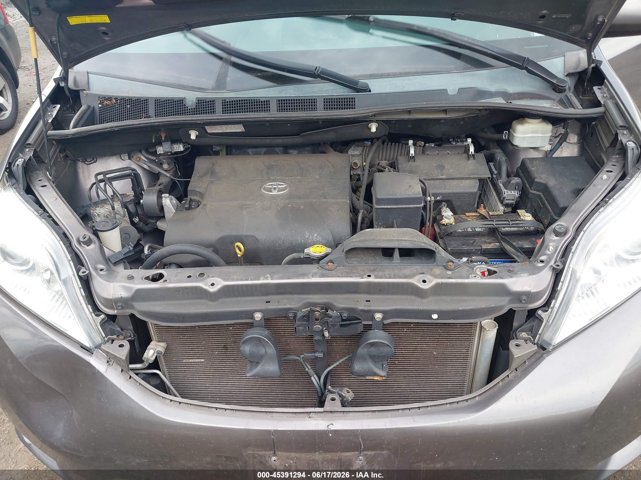 2013 Toyota Sienna Le V6 8 Passenger Gray vin: 5TDKK3DC9DS308635