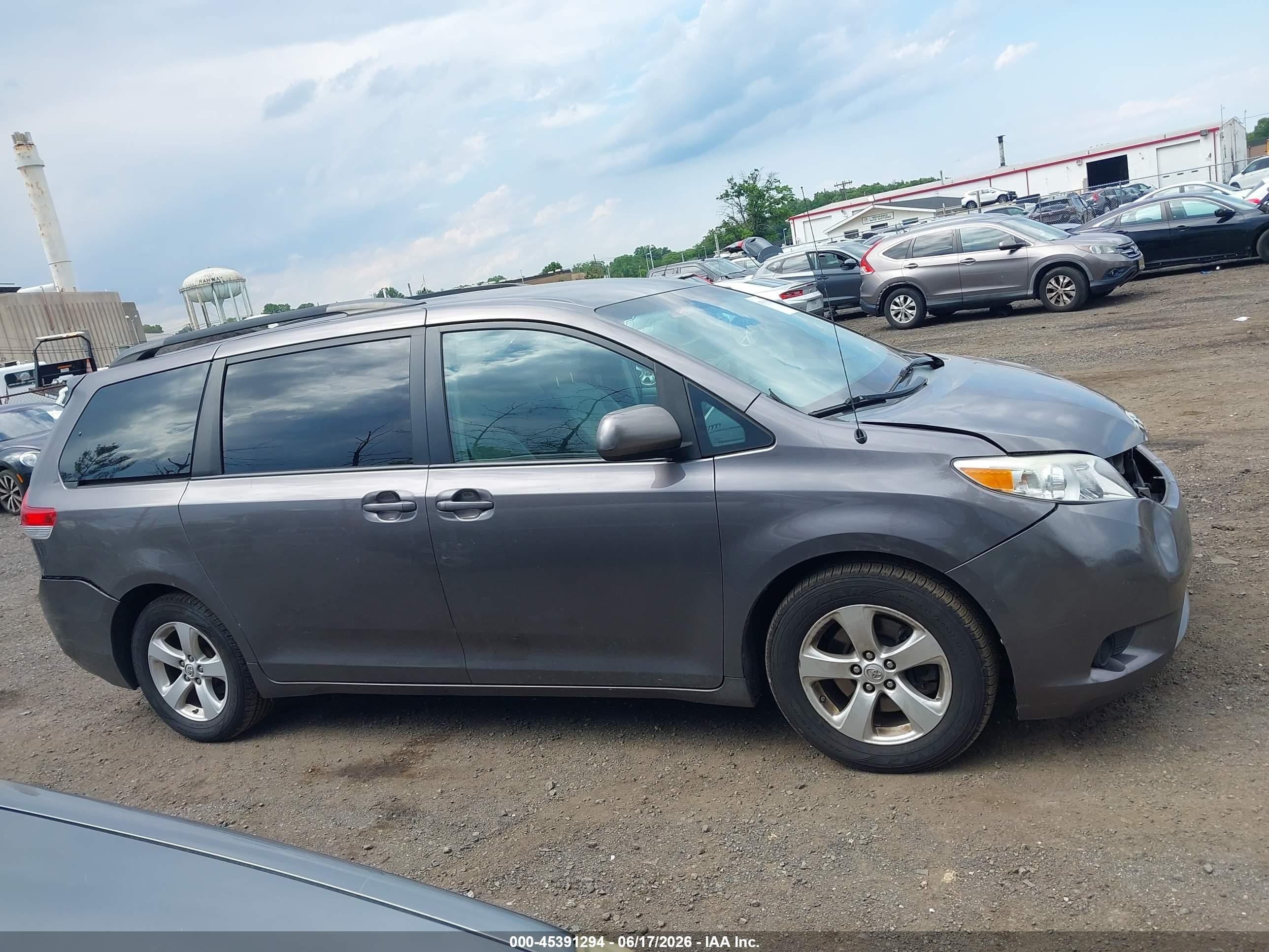 2013 Toyota Sienna Le V6 8 Passenger Gray vin: 5TDKK3DC9DS308635