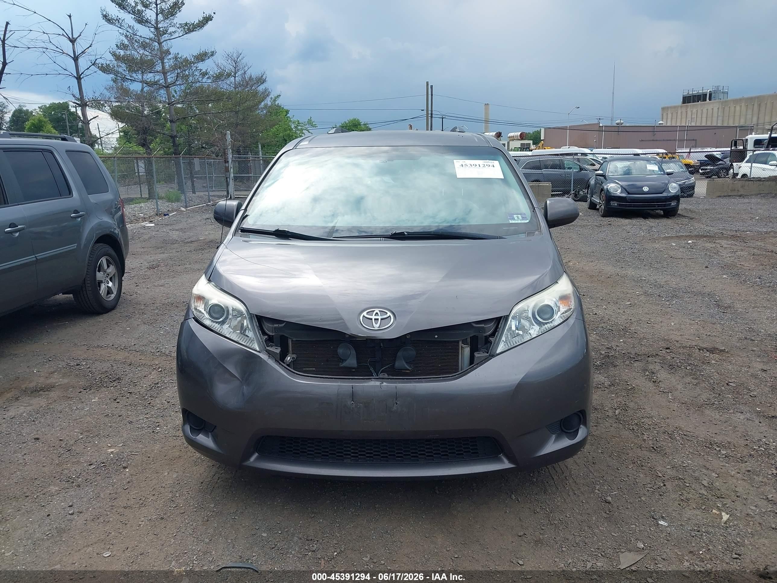 2013 Toyota Sienna Le V6 8 Passenger Gray vin: 5TDKK3DC9DS308635