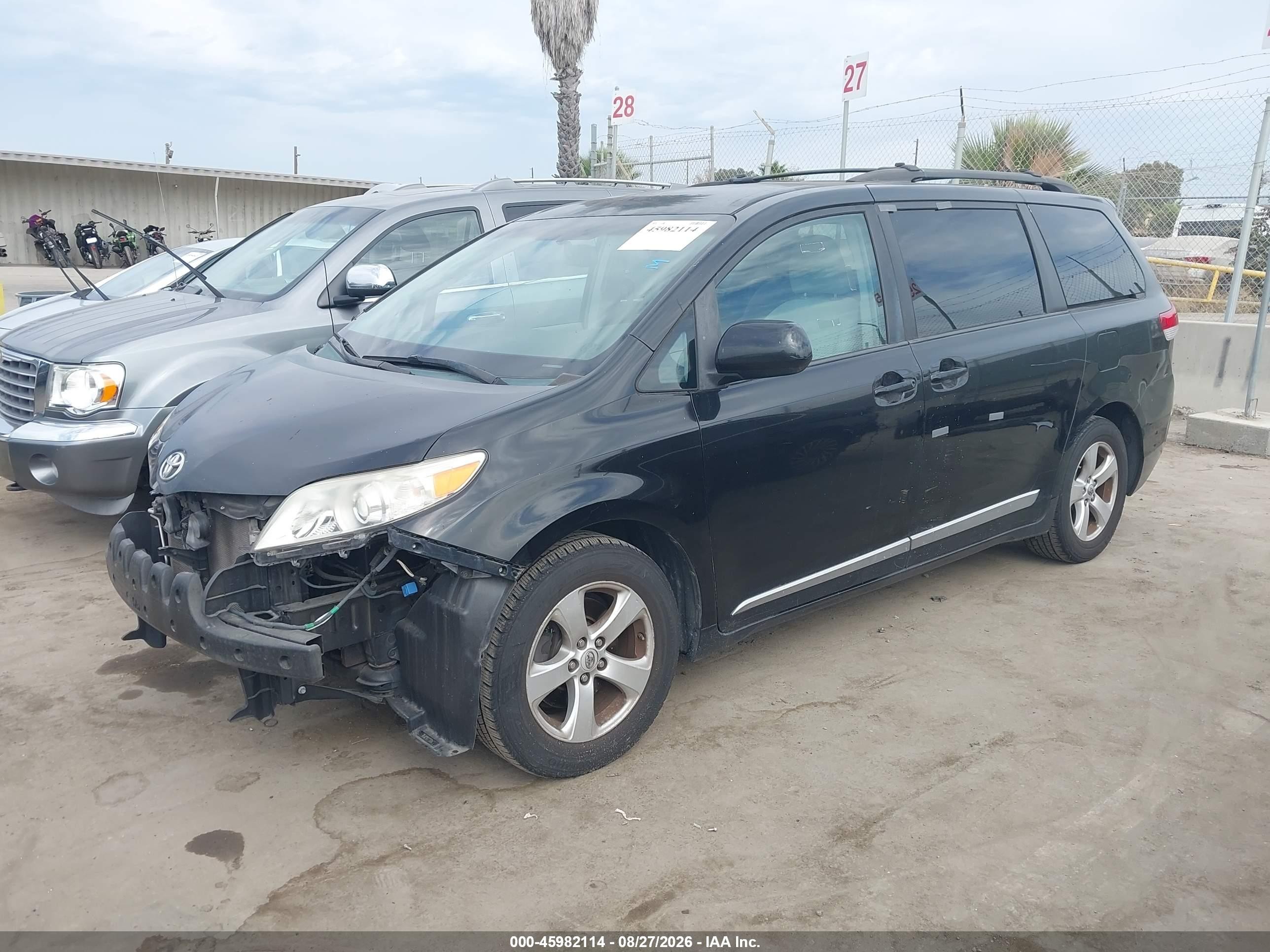 2013 Toyota Sienna Le V6 8 Passenger Black vin: 5TDKK3DC9DS320333