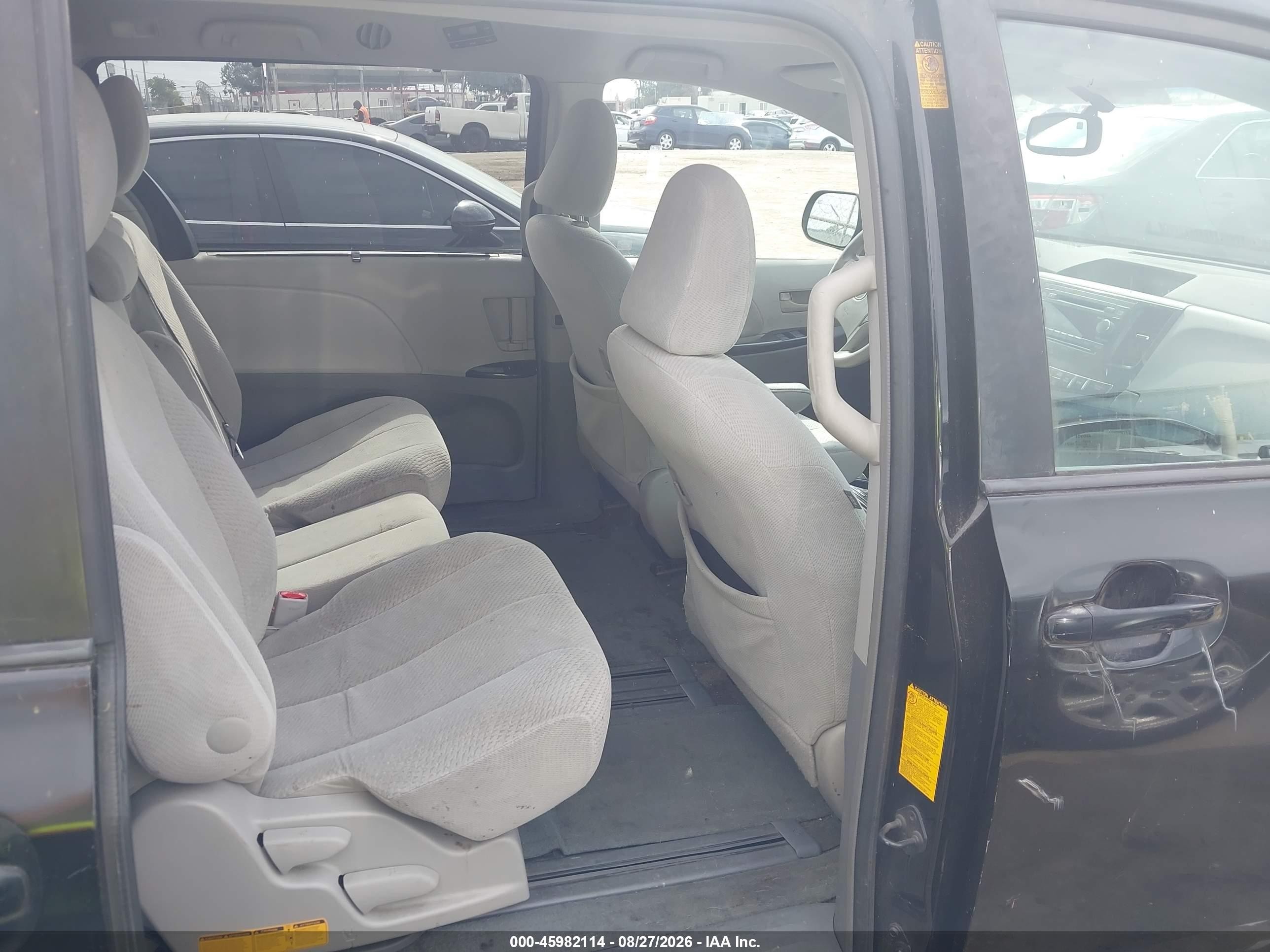 2013 Toyota Sienna Le V6 8 Passenger Black vin: 5TDKK3DC9DS320333