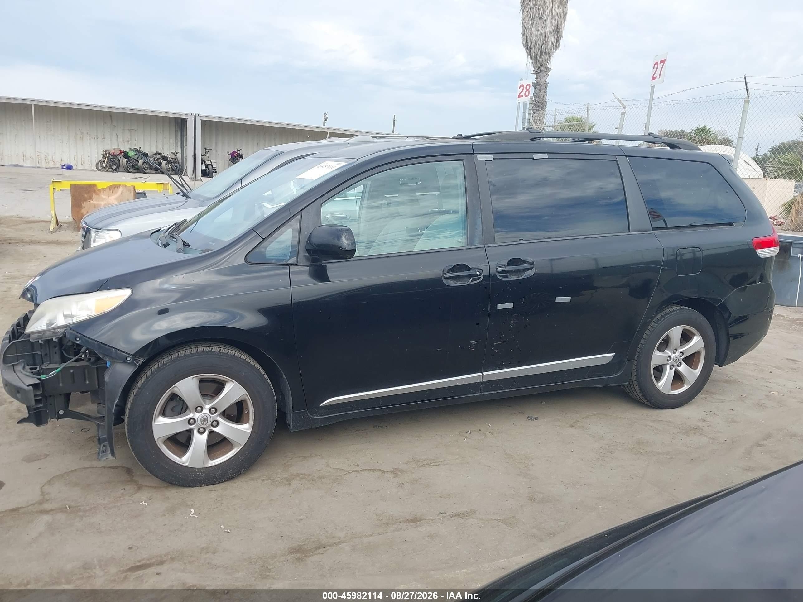 2013 Toyota Sienna Le V6 8 Passenger Black vin: 5TDKK3DC9DS320333