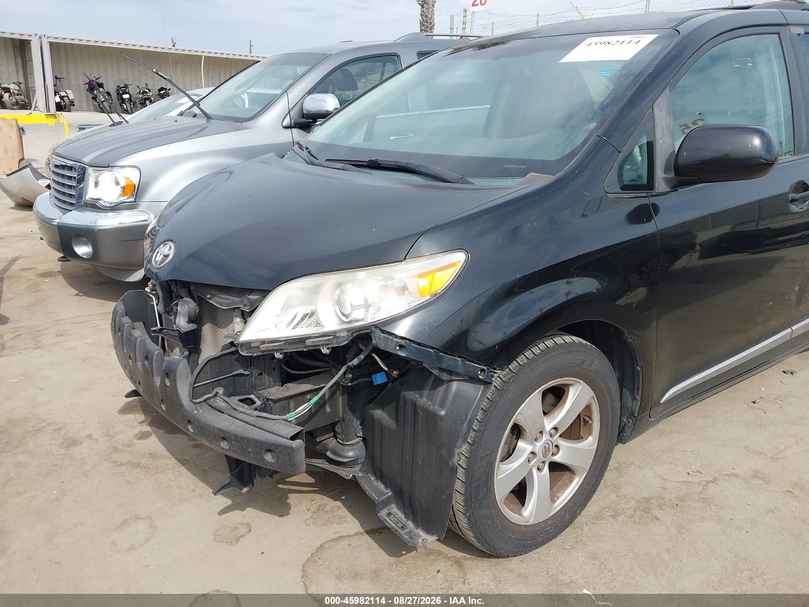 2013 Toyota Sienna Le V6 8 Passenger Black vin: 5TDKK3DC9DS320333
