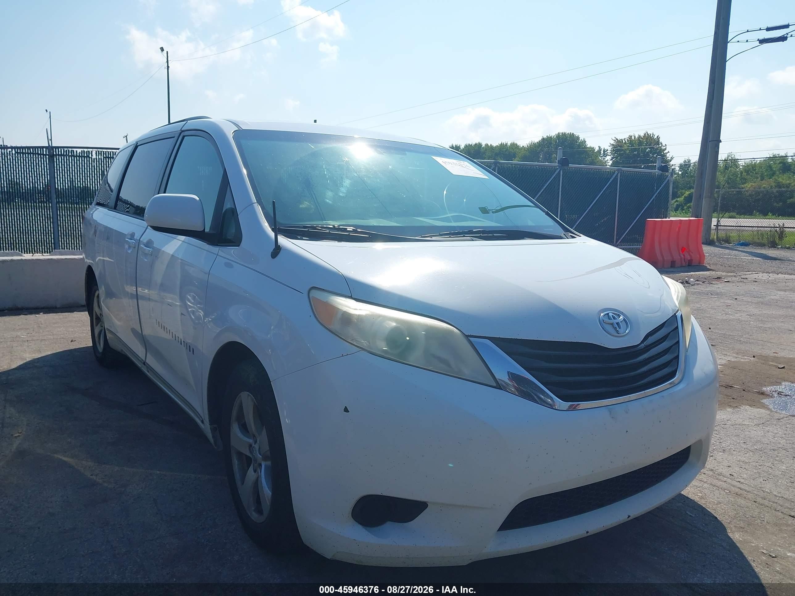2013 Toyota Sienna Le V6 8 Passenger White vin: 5TDKK3DC9DS321093