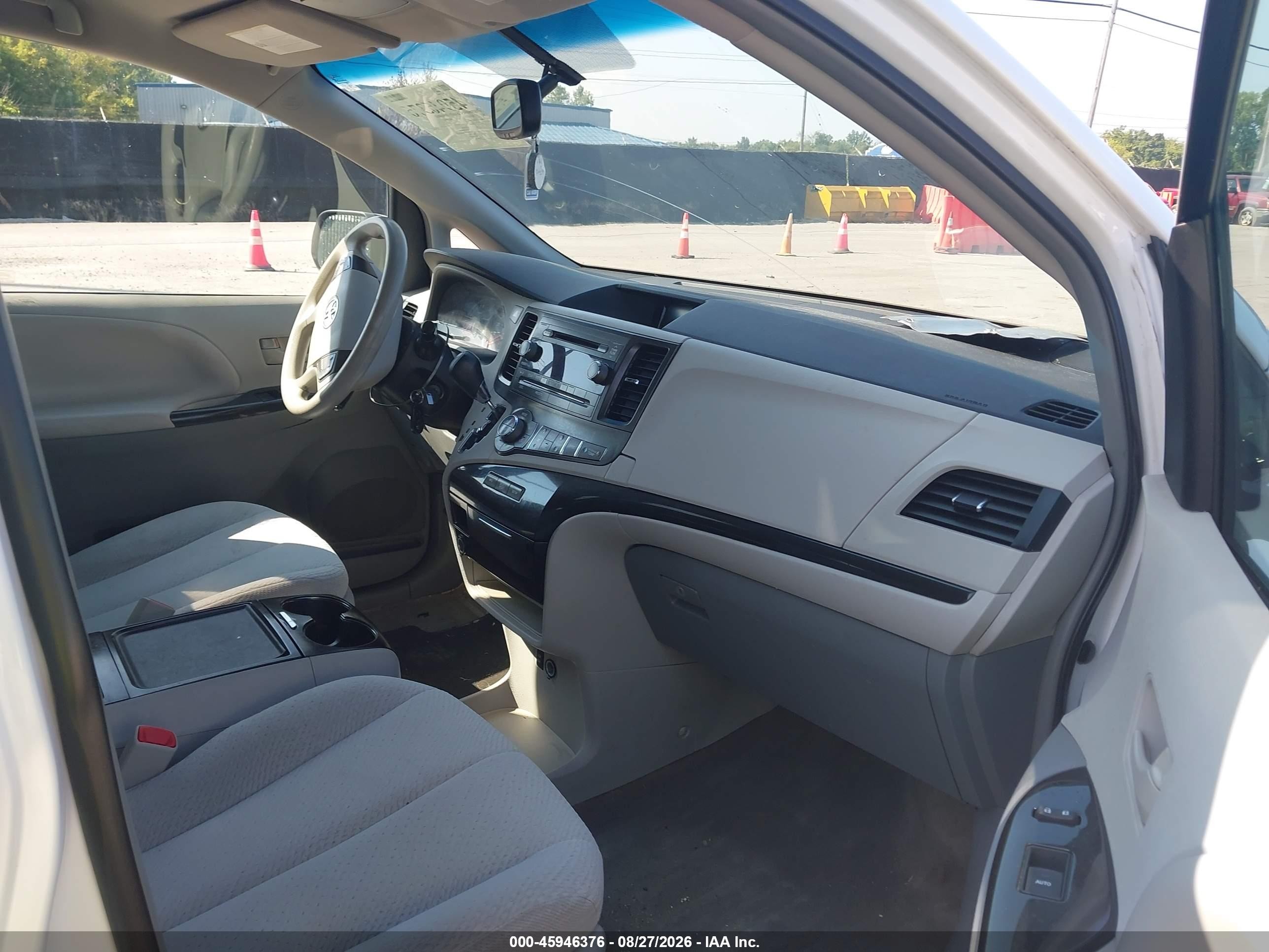 2013 Toyota Sienna Le V6 8 Passenger White vin: 5TDKK3DC9DS321093
