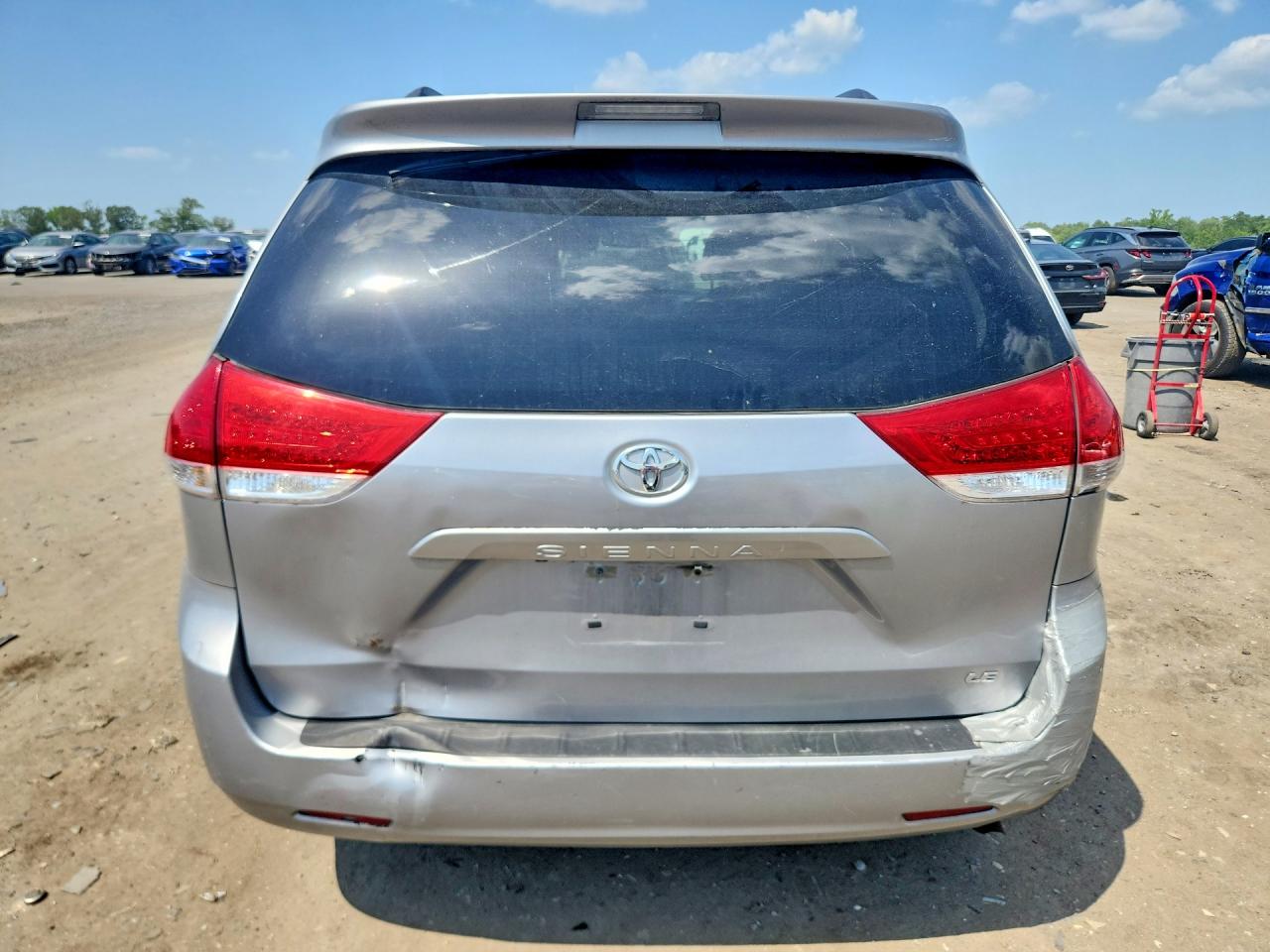 2013 Toyota Sienna Le Silver vin: 5TDKK3DC9DS321403