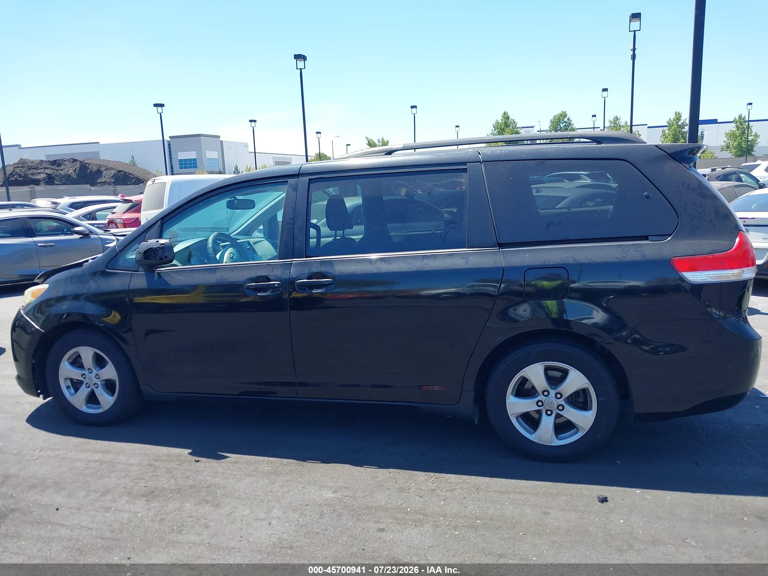 2013 Toyota Sienna Le V6 8 Passenger Black vin: 5TDKK3DC9DS323376