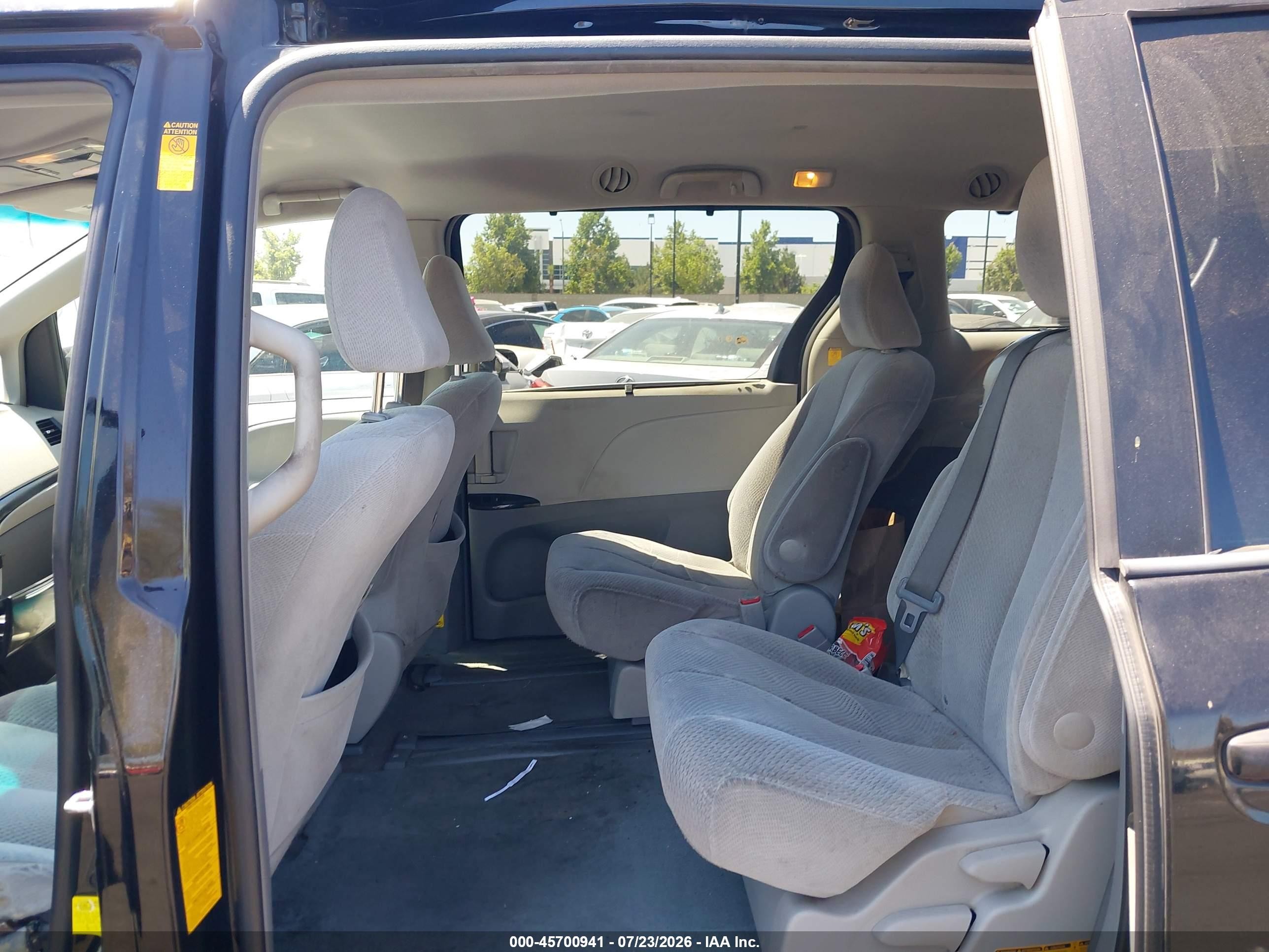 2013 Toyota Sienna Le V6 8 Passenger Black vin: 5TDKK3DC9DS323376