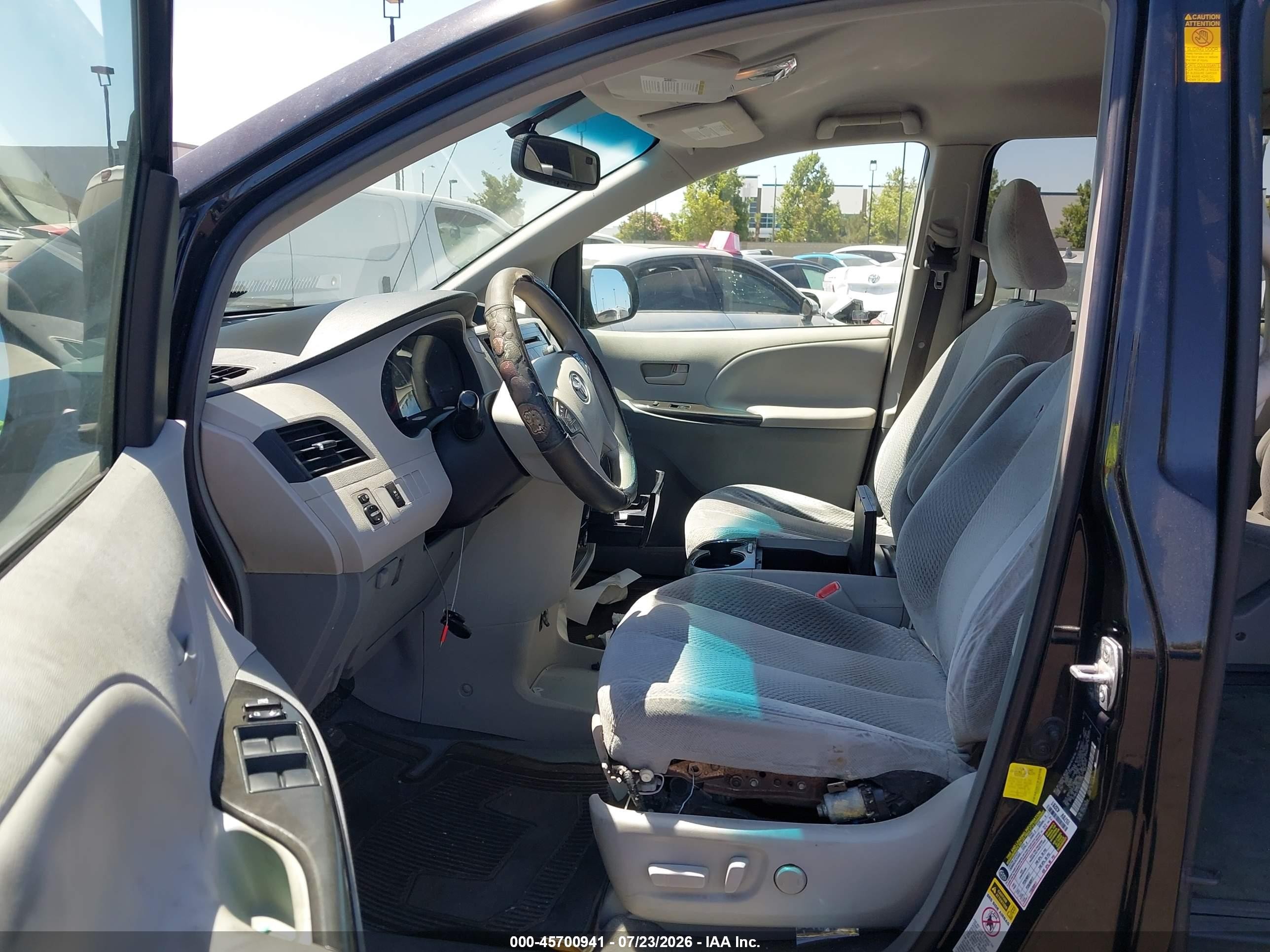 2013 Toyota Sienna Le V6 8 Passenger Black vin: 5TDKK3DC9DS323376