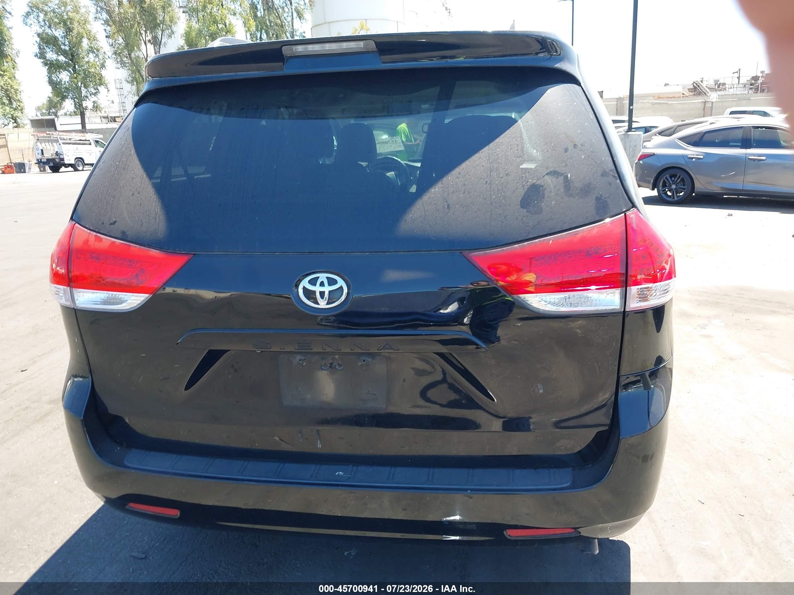 2013 Toyota Sienna Le V6 8 Passenger Black vin: 5TDKK3DC9DS323376