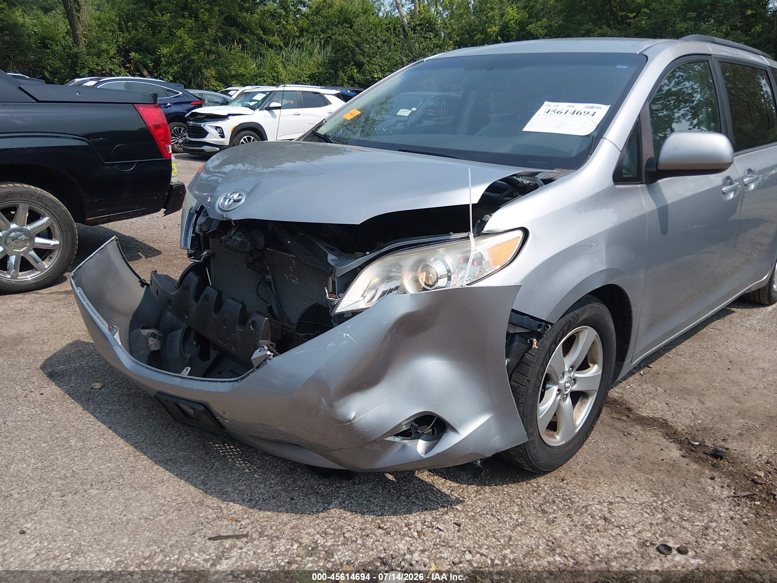 2013 Toyota Sienna Le V6 8 Passenger Silver vin: 5TDKK3DC9DS341540
