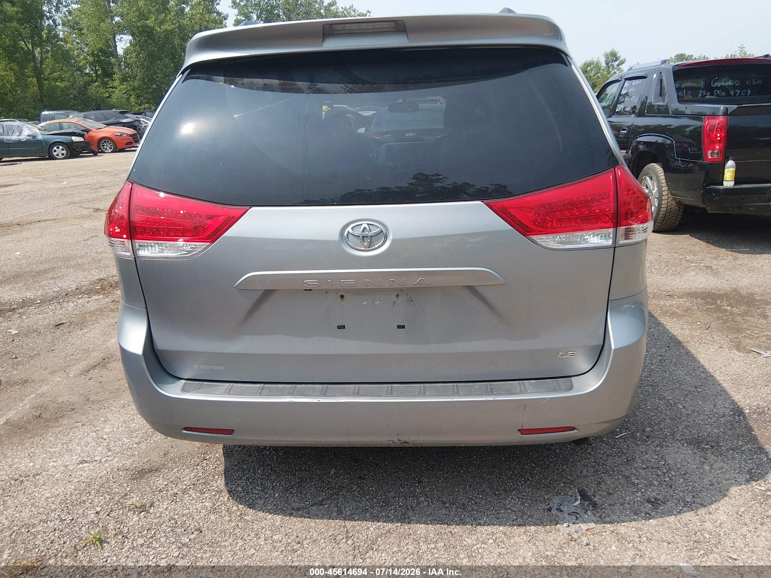 2013 Toyota Sienna Le V6 8 Passenger Silver vin: 5TDKK3DC9DS341540