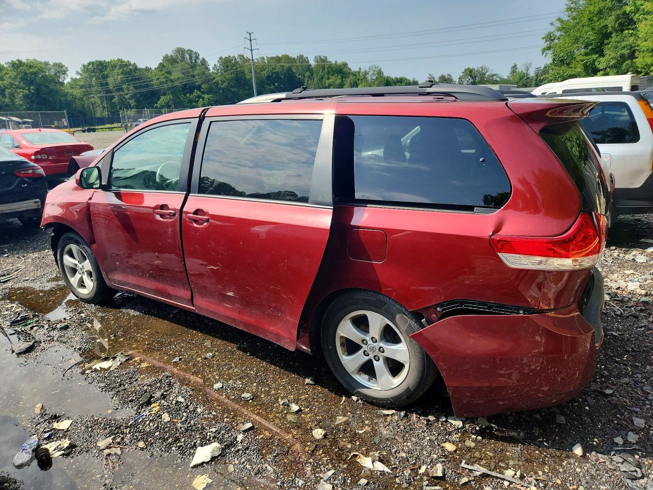 2013 Toyota Sienna Le Maroon vin: 5TDKK3DC9DS341876
