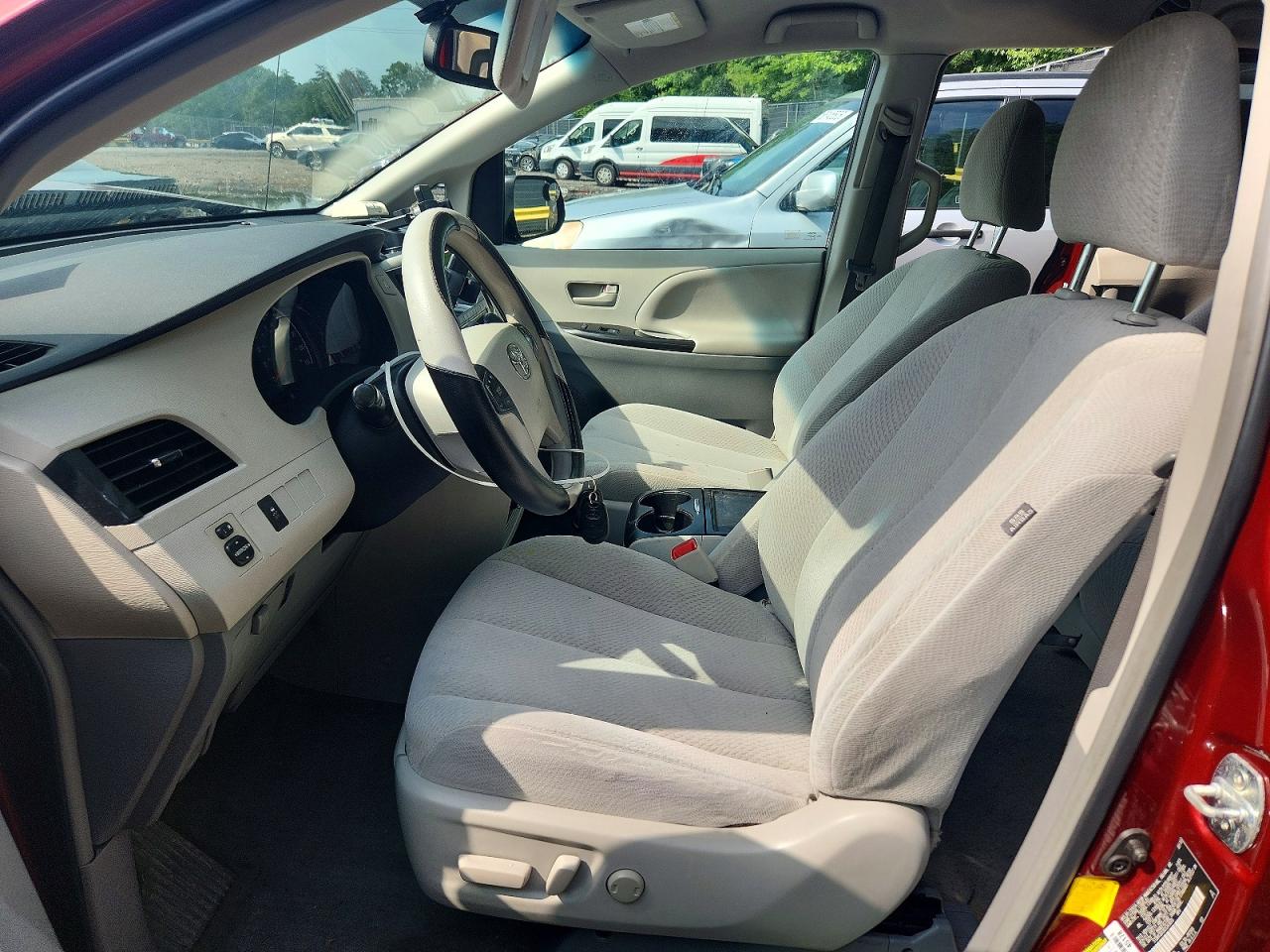 2013 Toyota Sienna Le Maroon vin: 5TDKK3DC9DS341876