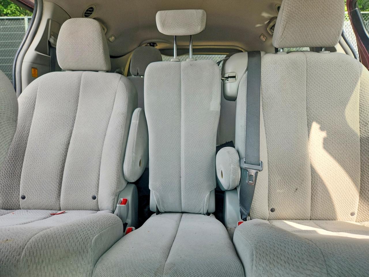 2013 Toyota Sienna Le Maroon vin: 5TDKK3DC9DS341876