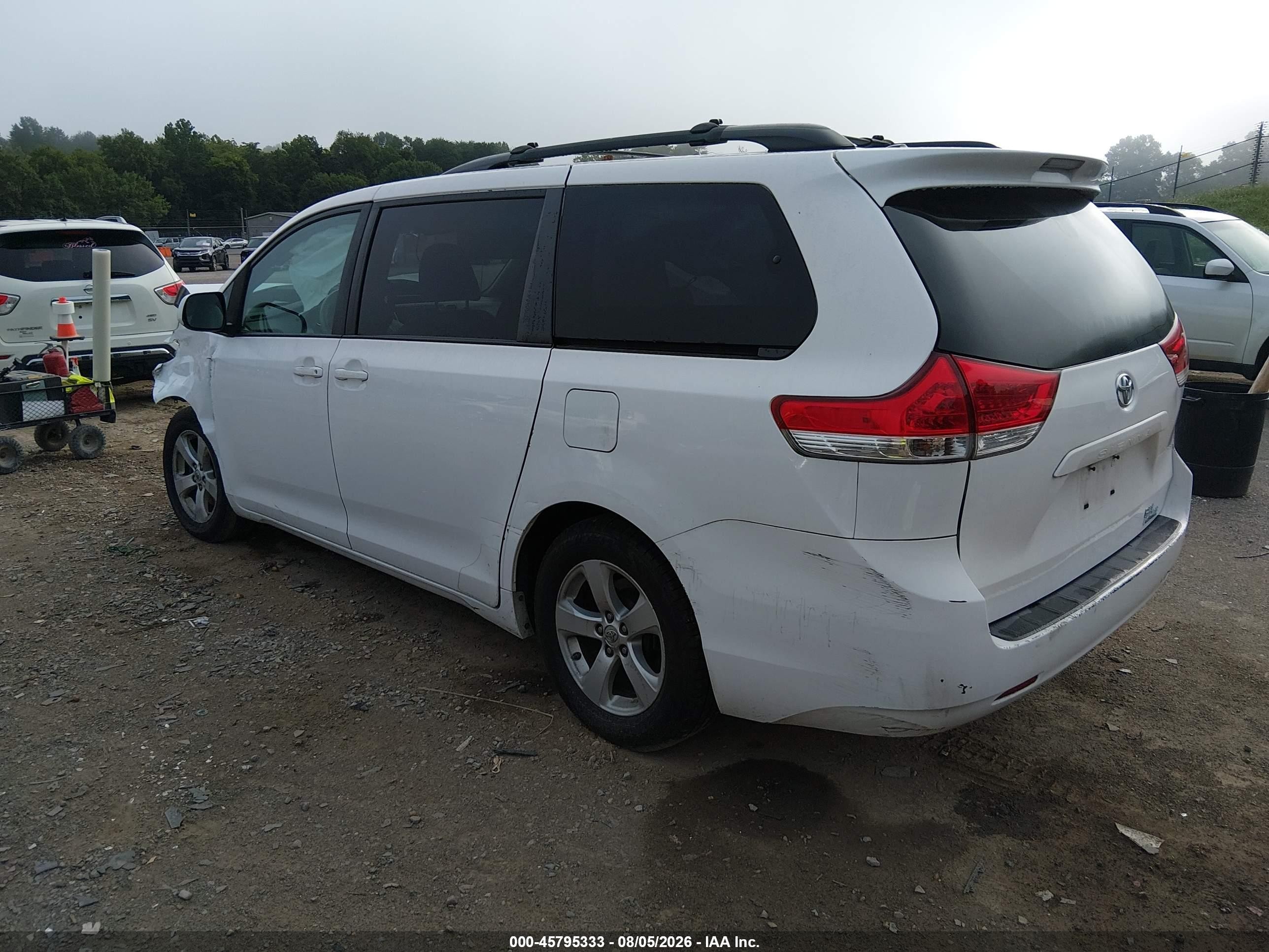 2013 Toyota Sienna Le V6 8 Passenger Белый vin: 5TDKK3DC9DS355051