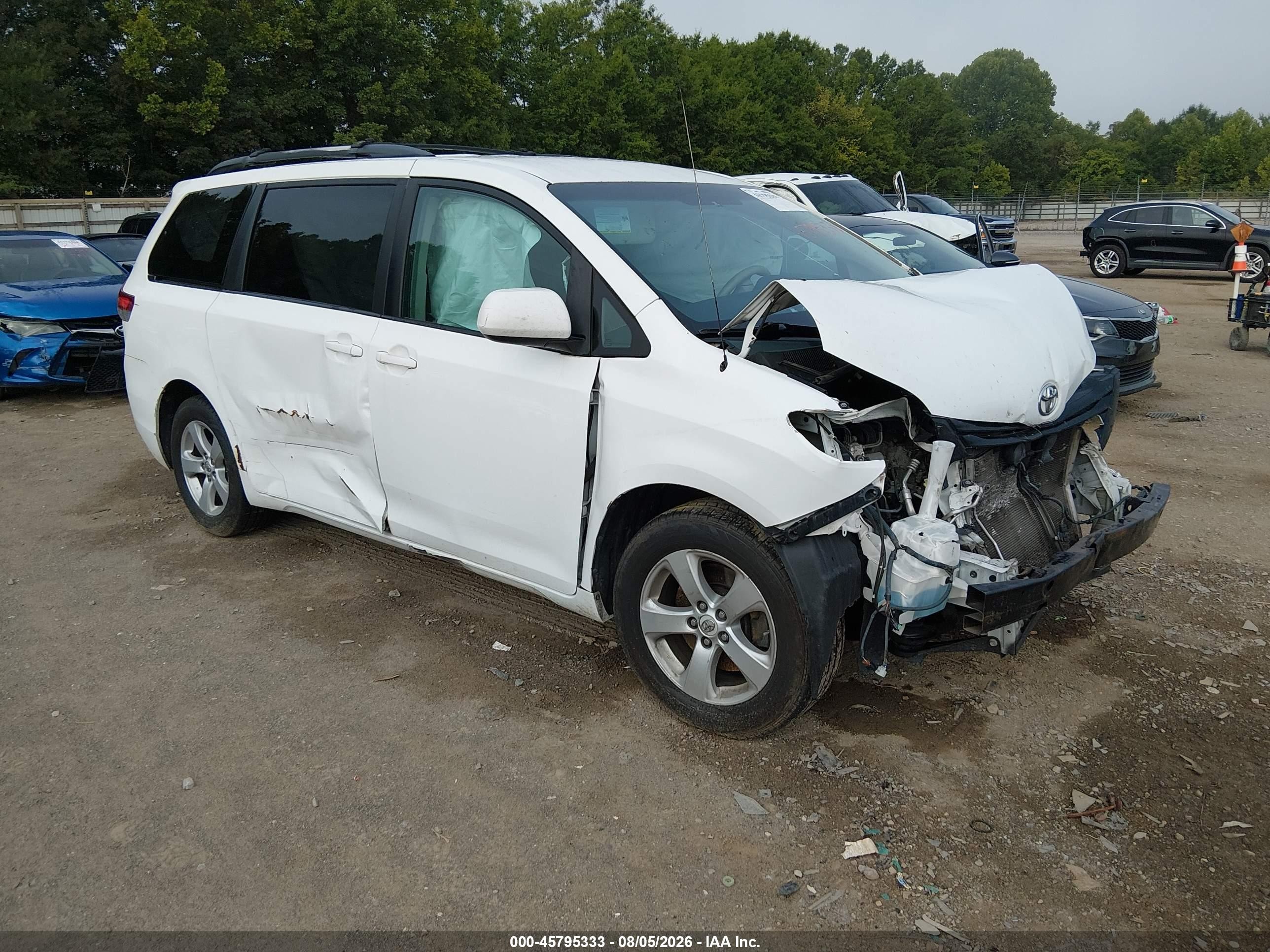 2013 Toyota Sienna Le V6 8 Passenger White vin: 5TDKK3DC9DS355051