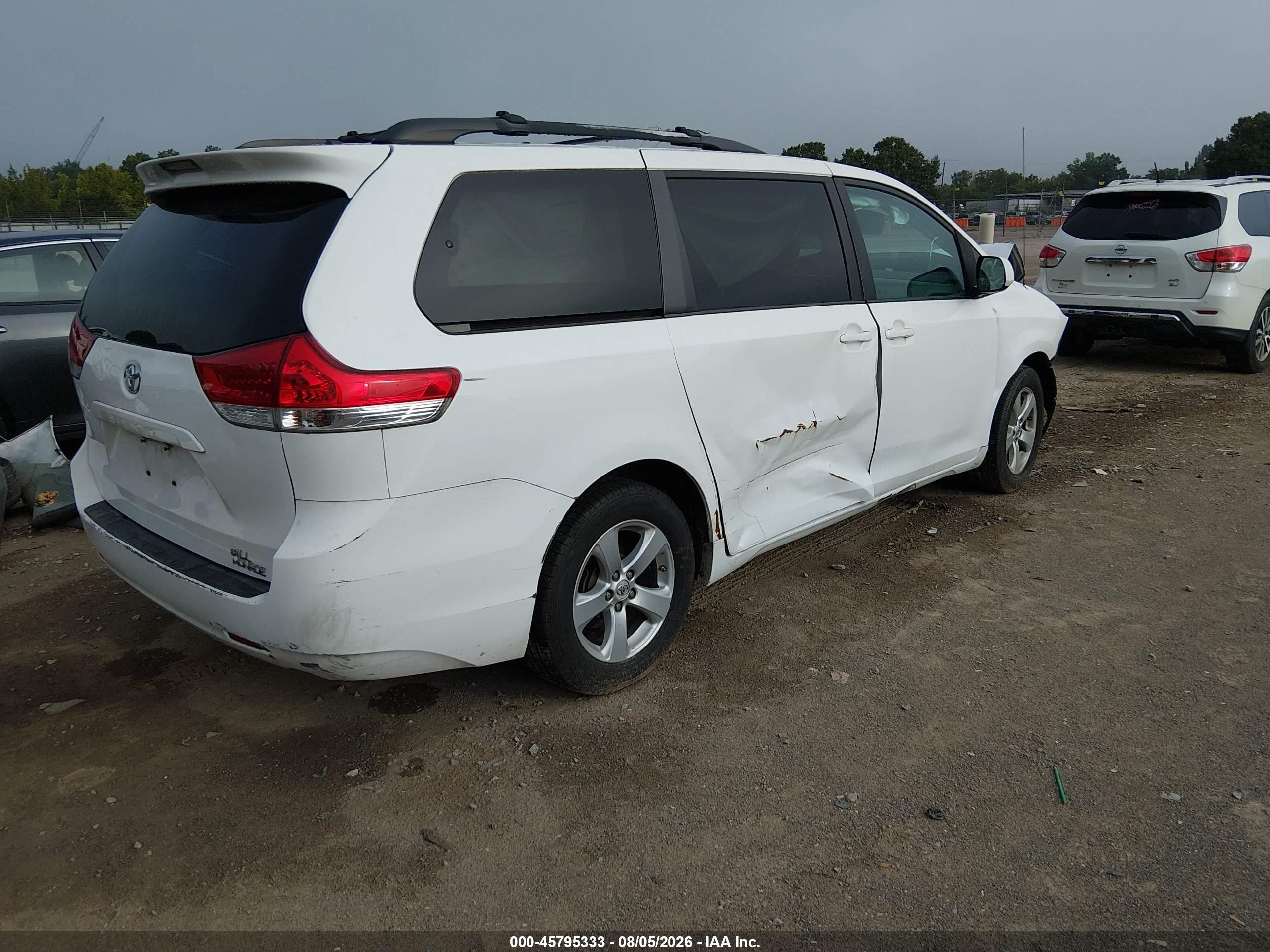 2013 Toyota Sienna Le V6 8 Passenger Белый vin: 5TDKK3DC9DS355051